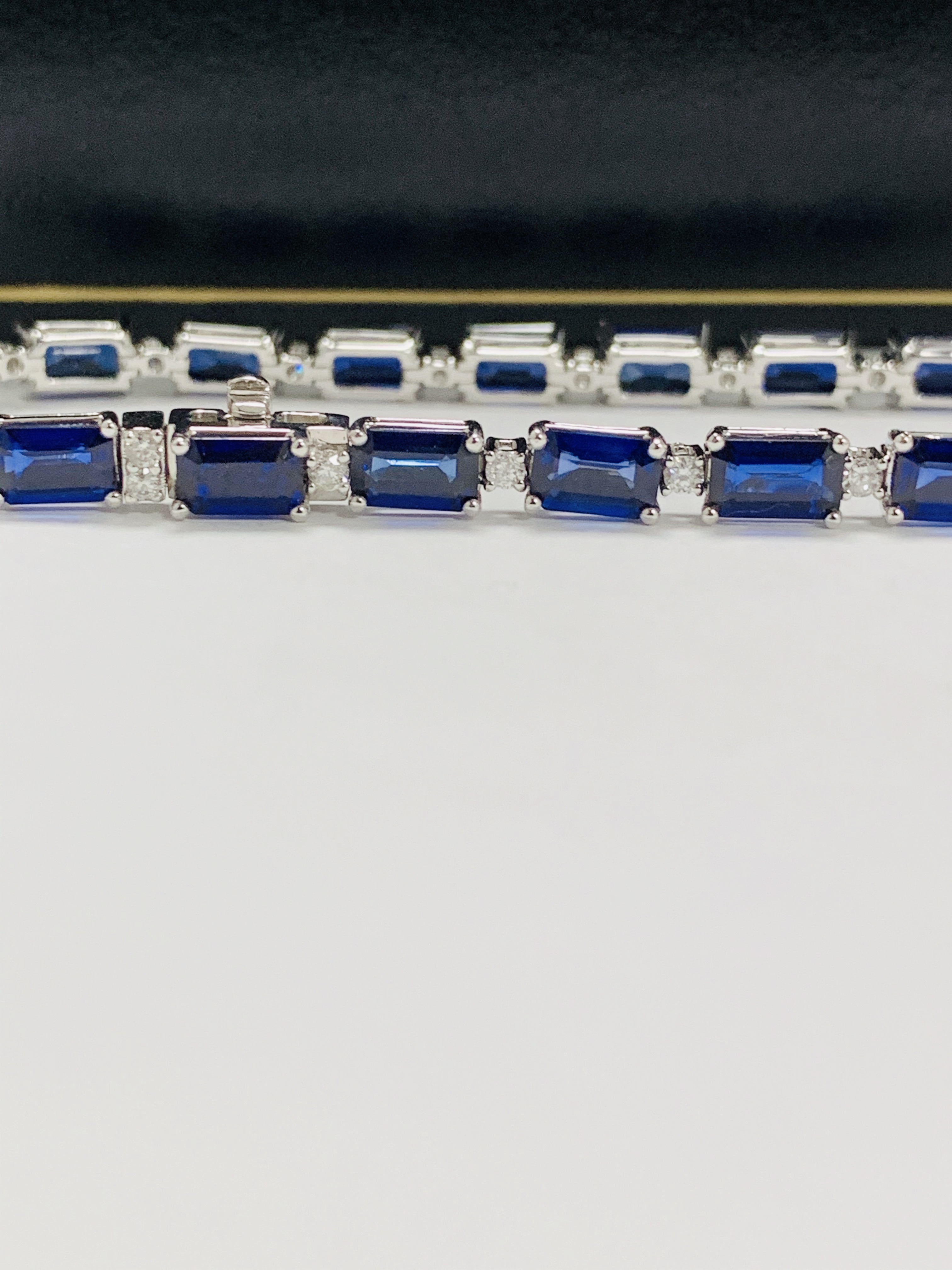 14ct Sapphire and Diamond tennis bracelet featuring, 20 oval cut, blue Sapphires (12.72ct TSW), claw - Image 9 of 16