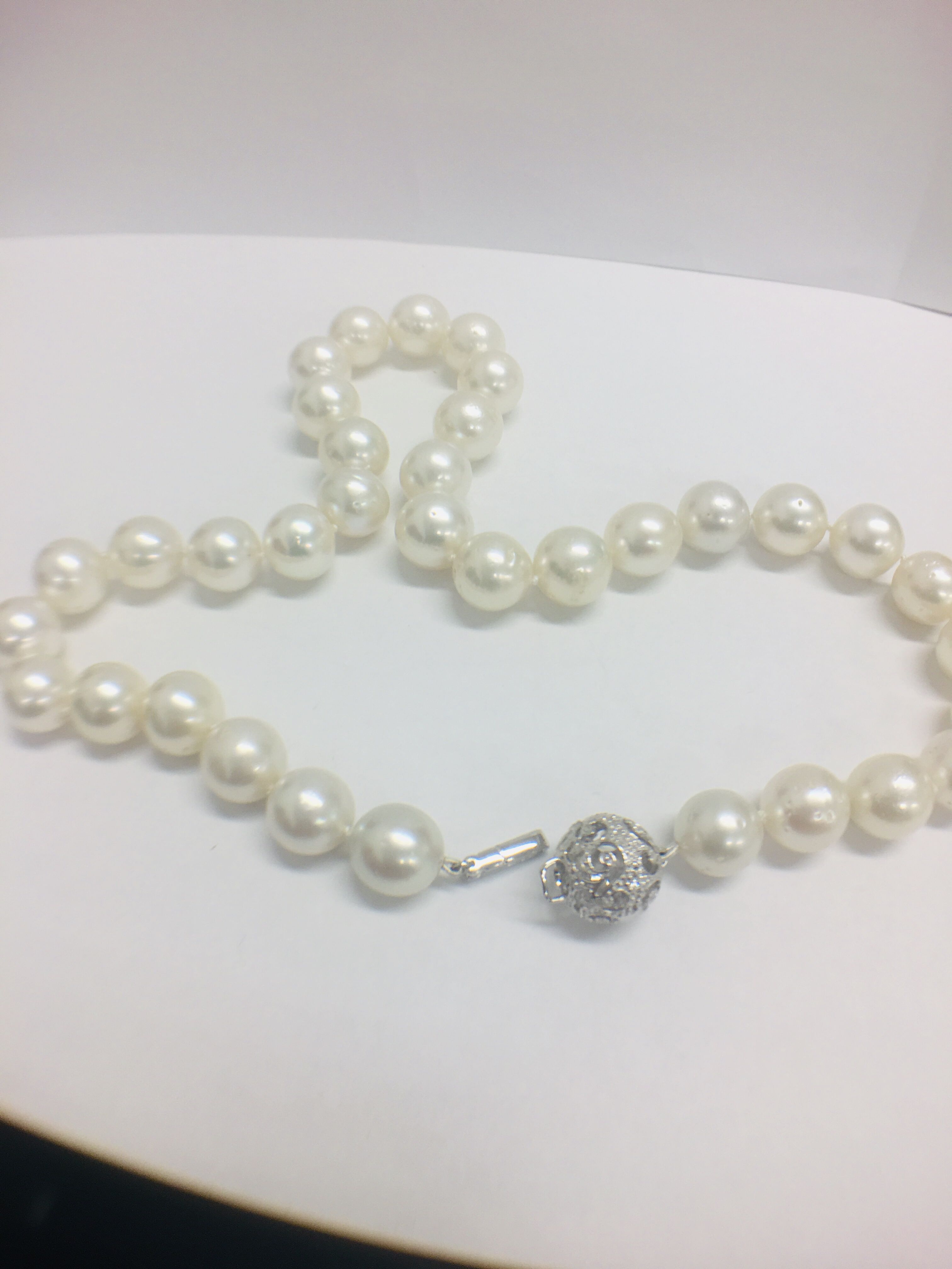 strand 35 south sea pearls with 14ct white gold filagree style ball - Image 2 of 9