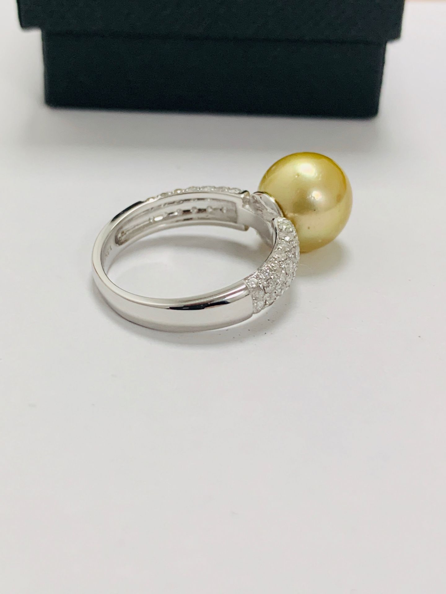 14ct white gold pearl & diamond ring. - Image 10 of 13