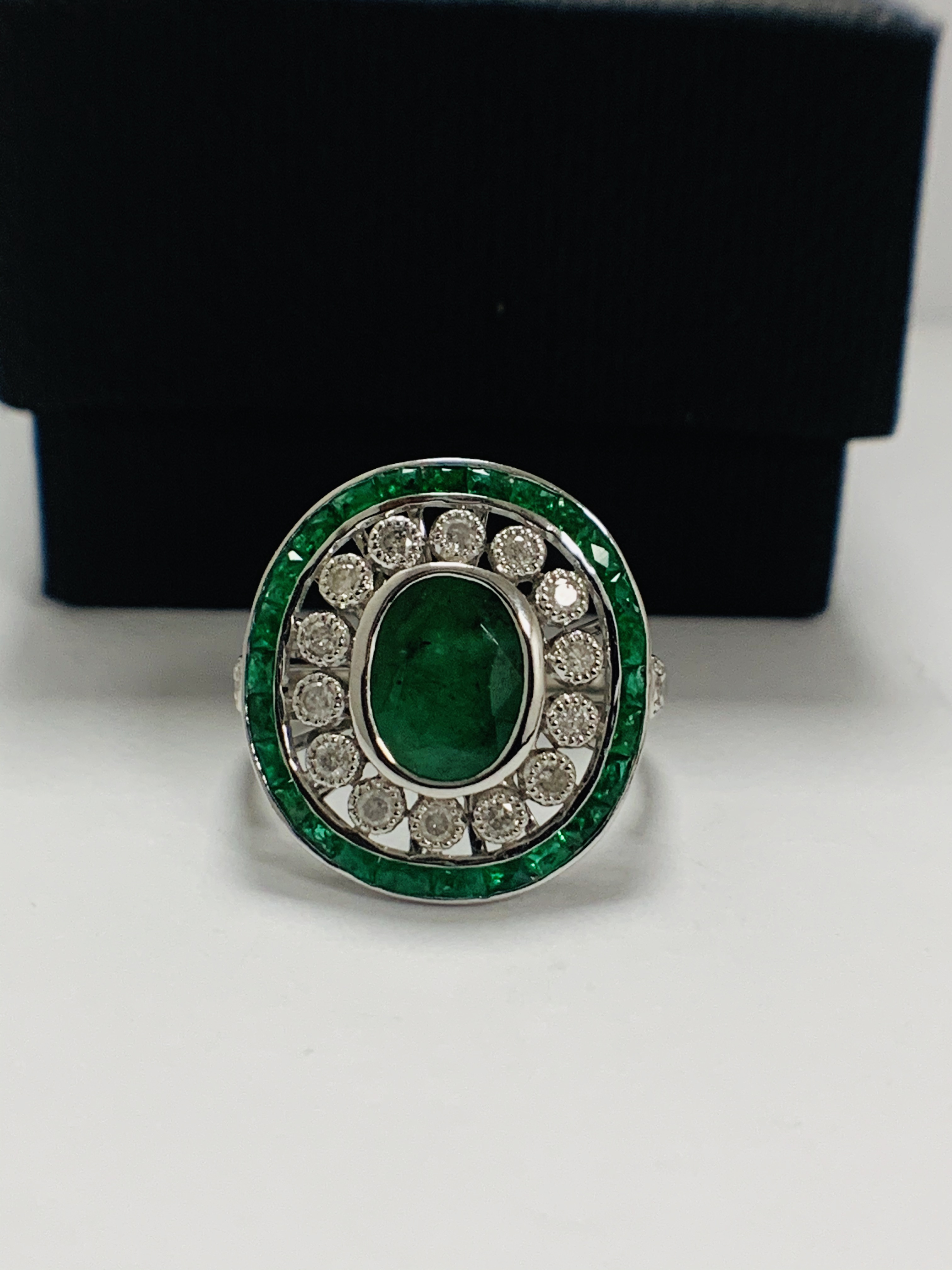 18ct White Gold Emerald and Diamond ring featuring centre, oval cut, green Emerald (2.06ct), claw se - Image 9 of 11