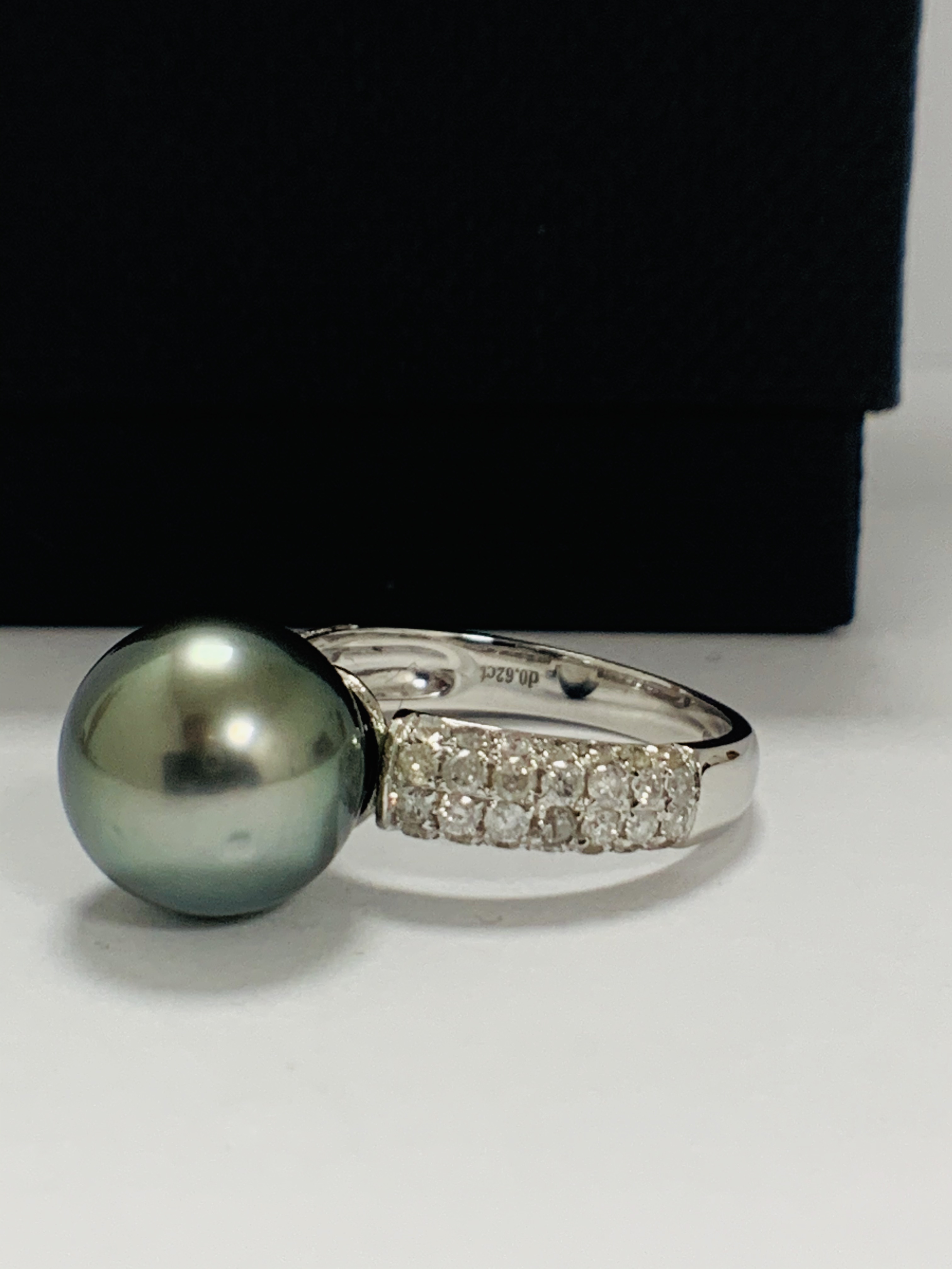 14ct White Gold Pearl and Diamond ring - Image 4 of 15