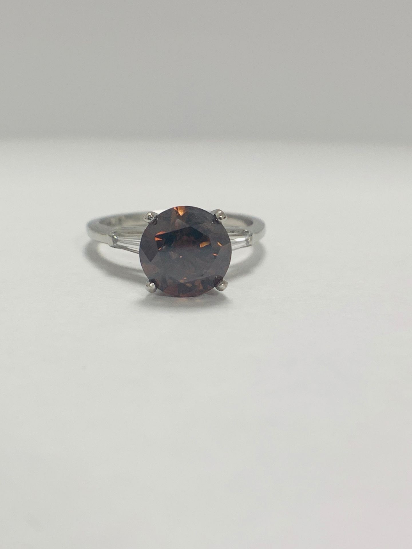 Platinum Diamond ring featuring centre, round brilliant cut, deep orangey brown Diamond (2.15ct) - Image 2 of 14