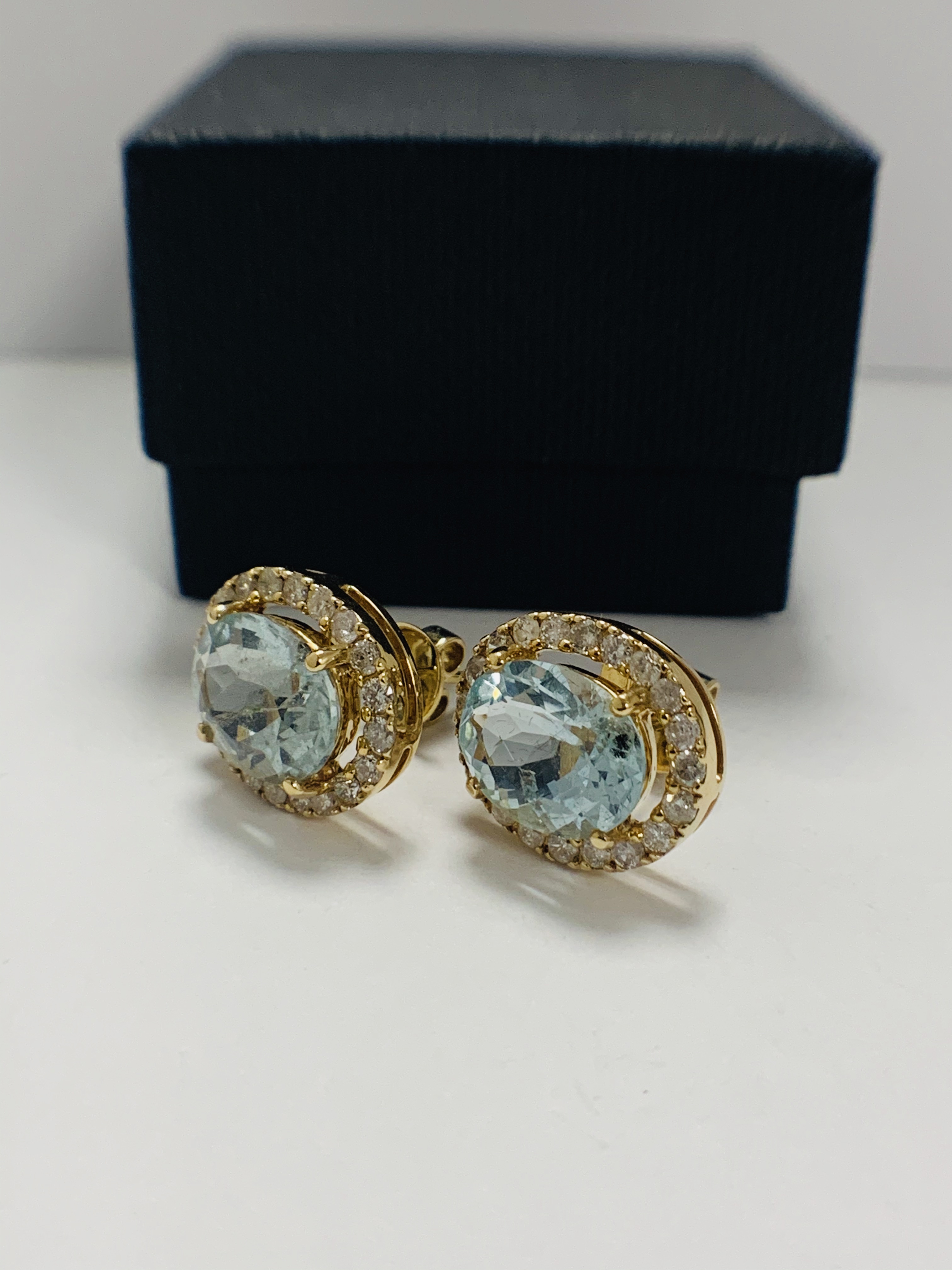 14ct Yellow Gold Aquamarine and Diamond stud earrings featuring, 2 oval cut Aquamarines (8.22ct TSW) - Image 2 of 13