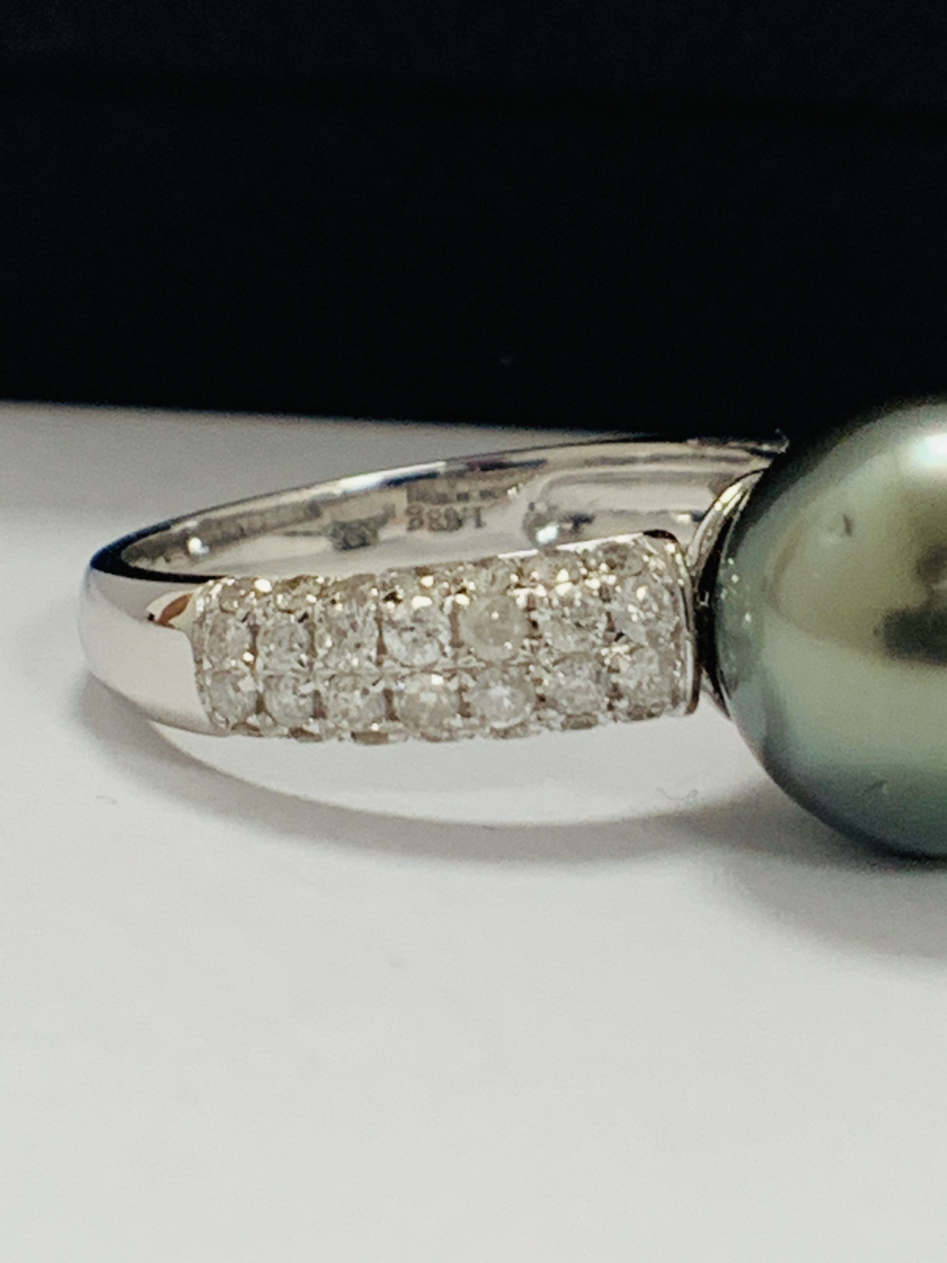 14ct White Gold Pearl and Diamond ring - Image 8 of 15