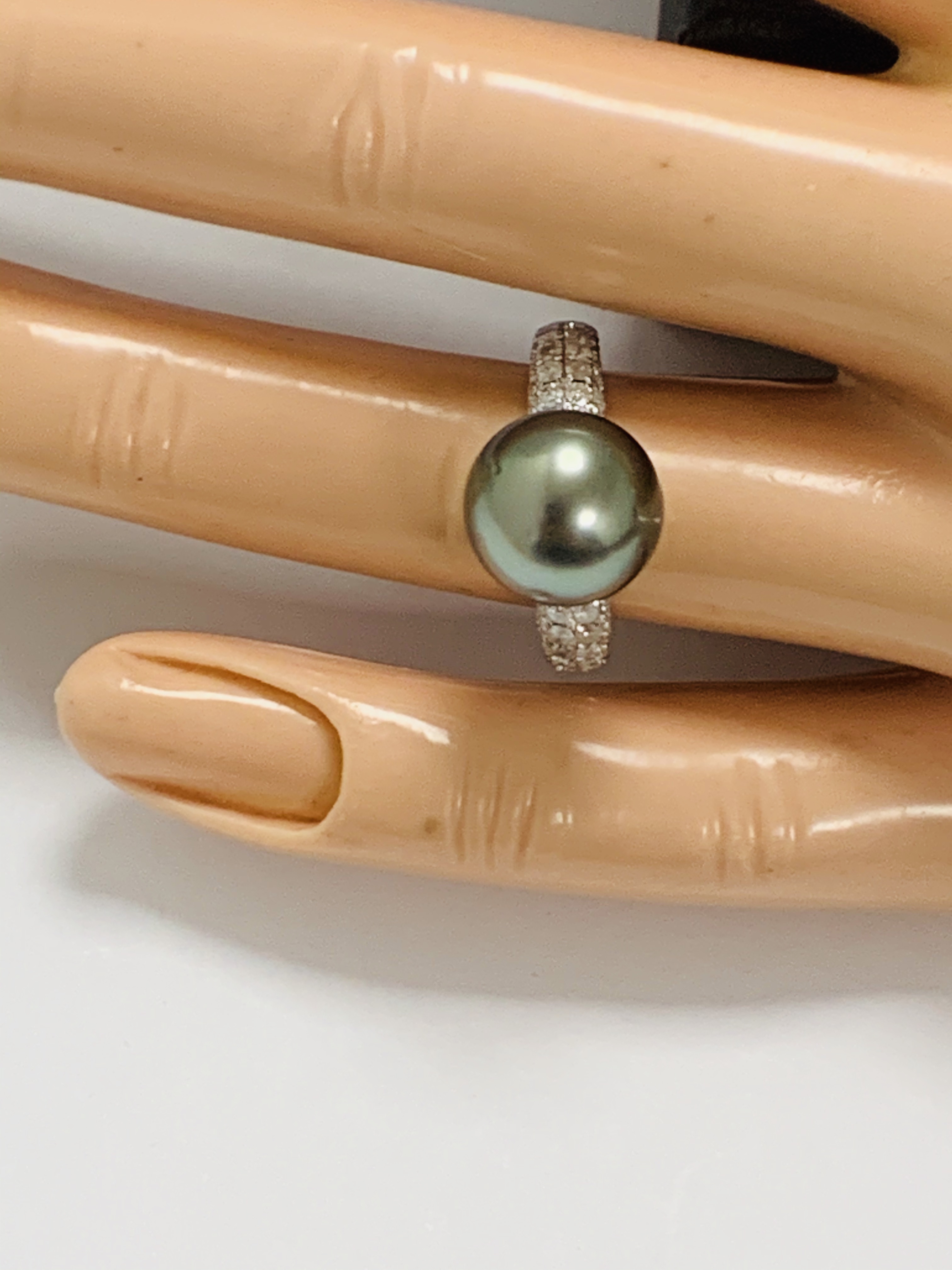 14ct White Gold Pearl and Diamond ring - Image 13 of 15
