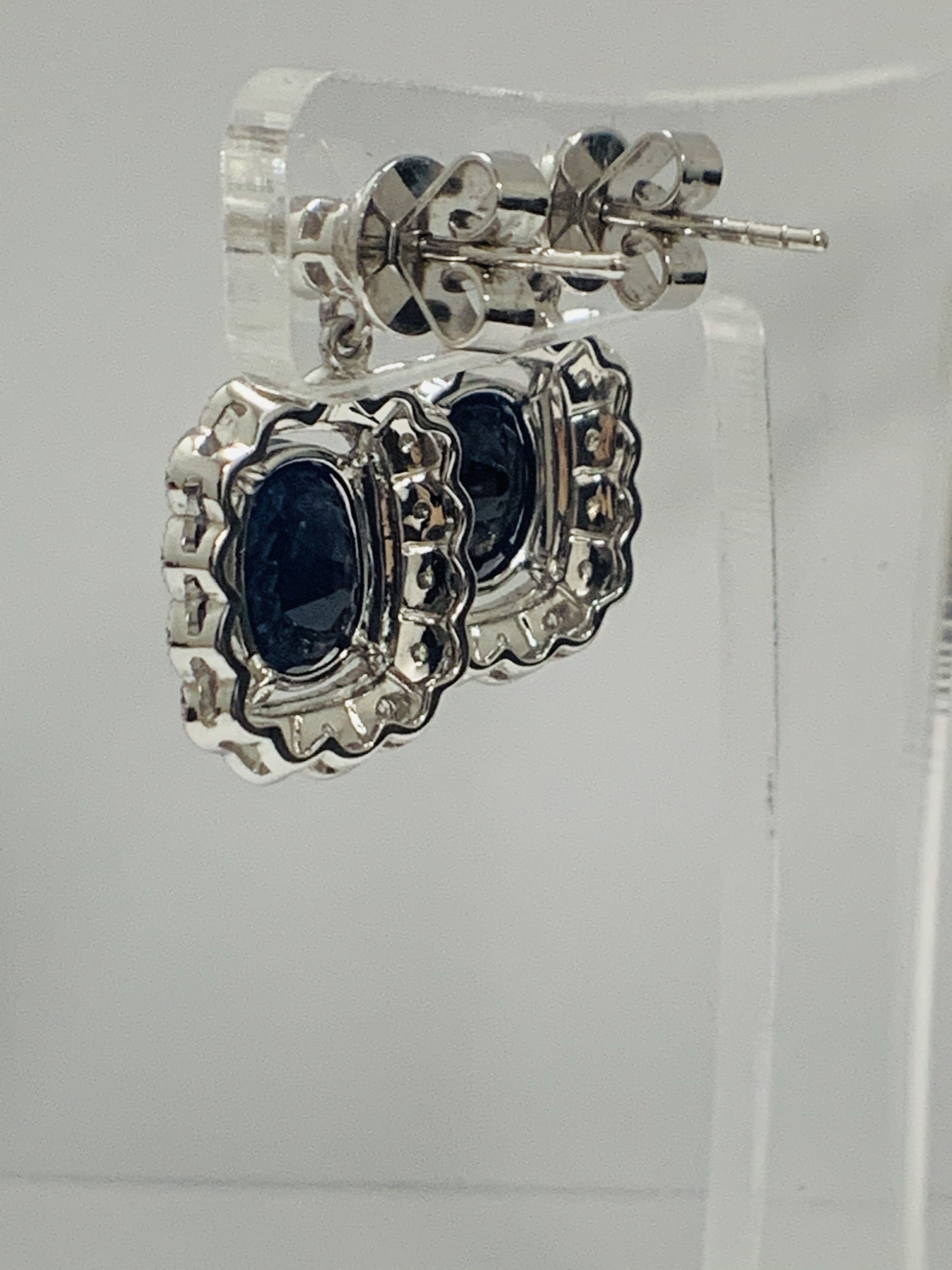 18ct White Gold Sapphire and Diamond earrings featiring, 2 oval cut, dark blue Kashmir Sapphires (4. - Image 9 of 12