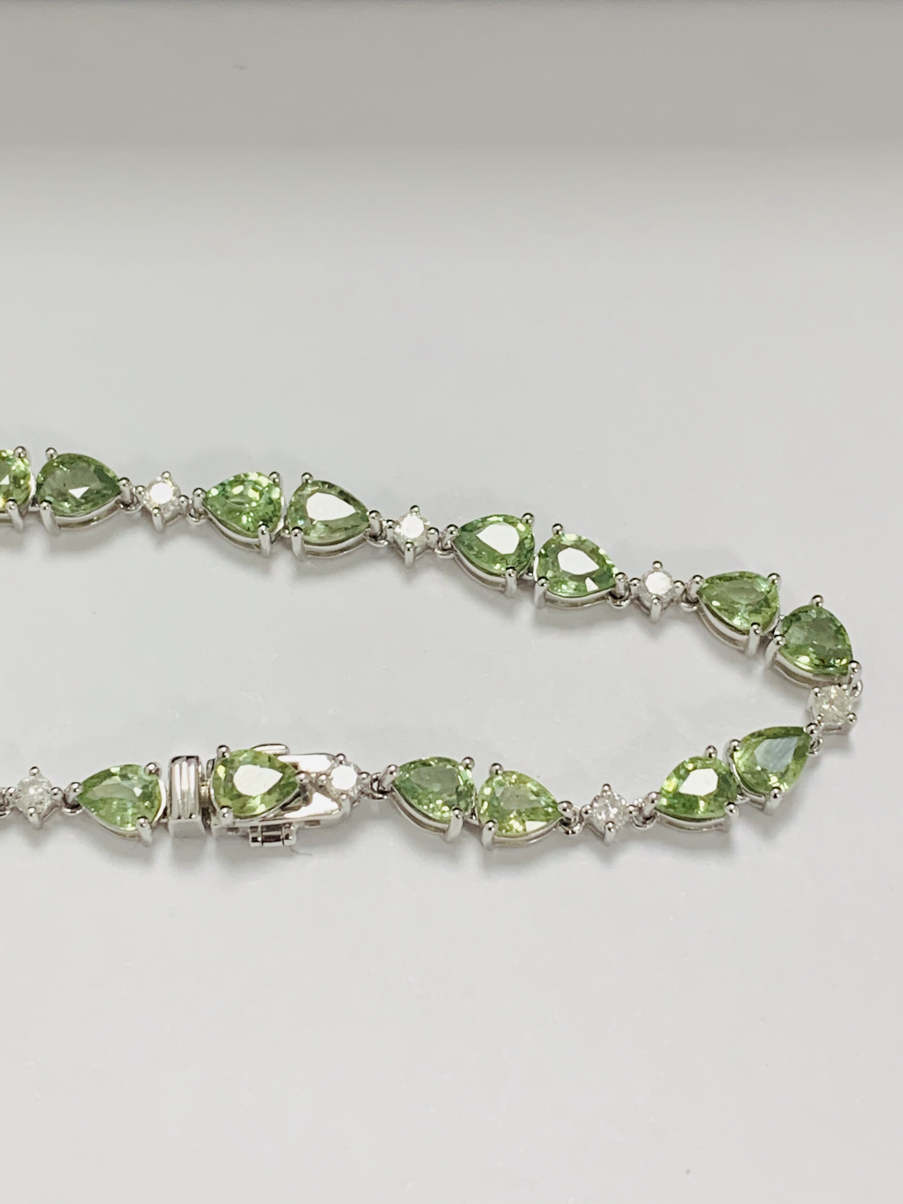 14ct White Gold Sapphire and Diamond bracelet featuring, 22 pear cut, light green Sapphires (9.05ct - Image 3 of 12