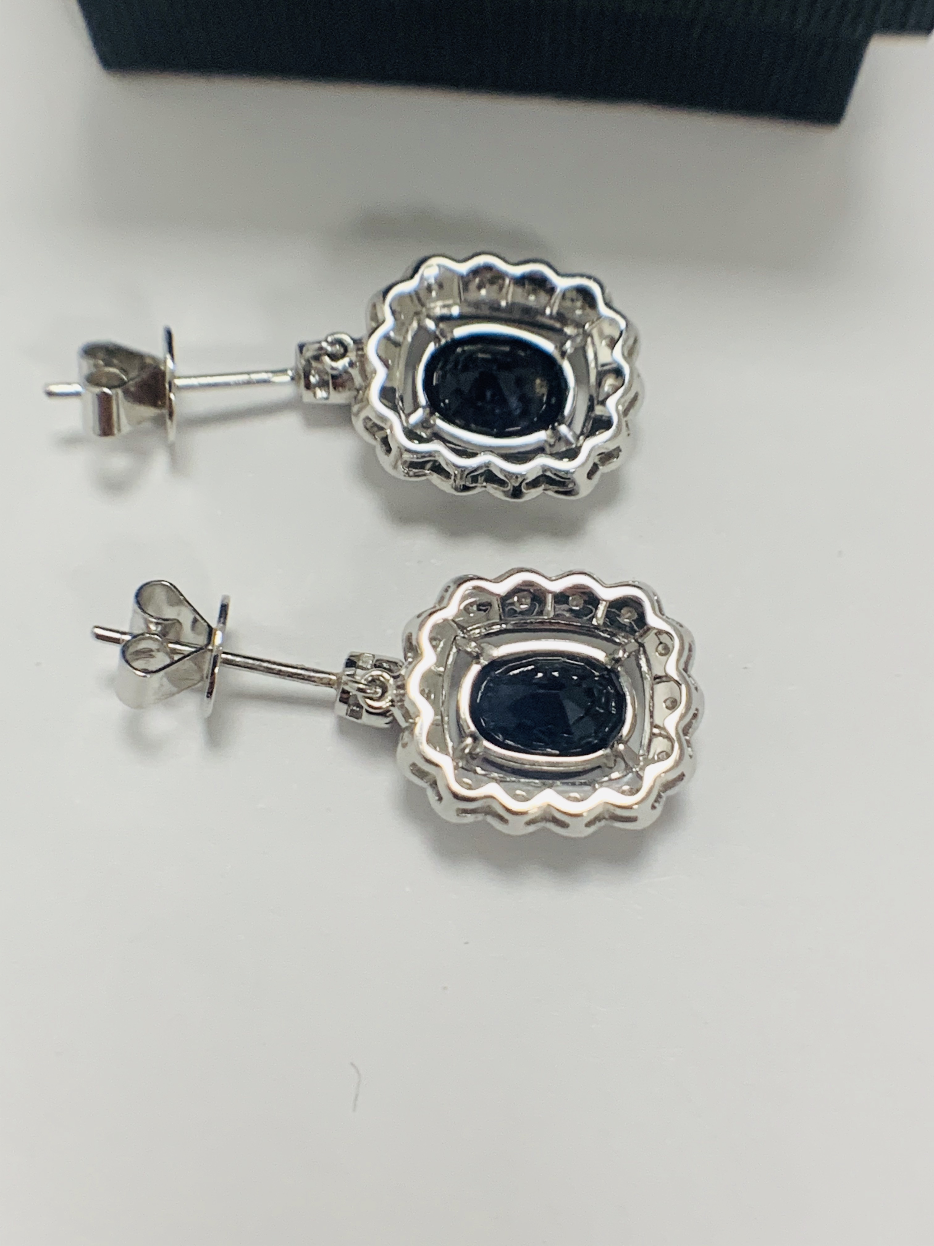 18ct White Gold Sapphire and Diamond earrings featiring, 2 oval cut, dark blue Kashmir Sapphires (4. - Image 6 of 12