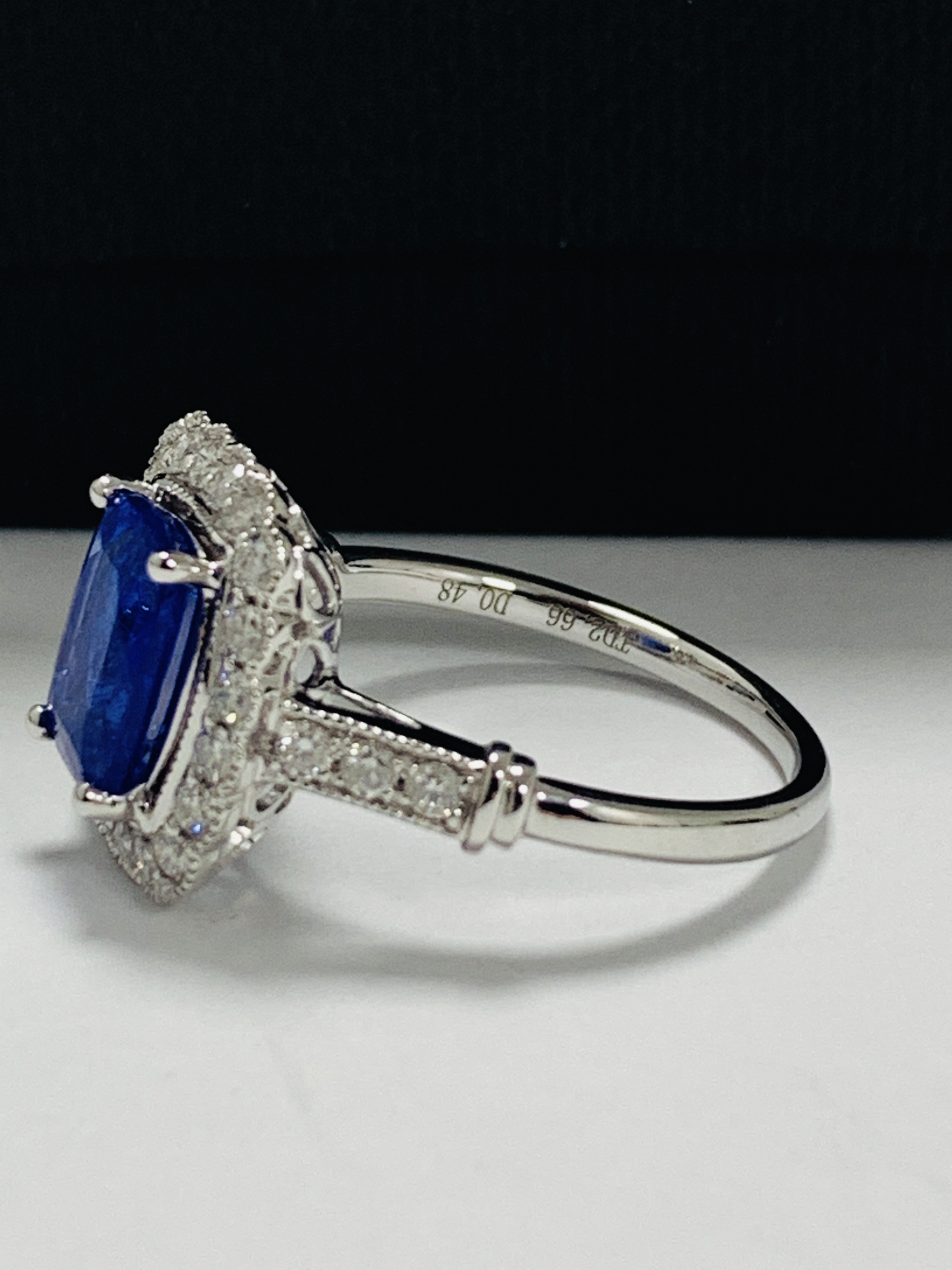 18ct White Gold Tanzanite and Diamond ring featuring centre, cushion cut Tanzanite (2.66ct), claw se - Image 4 of 12