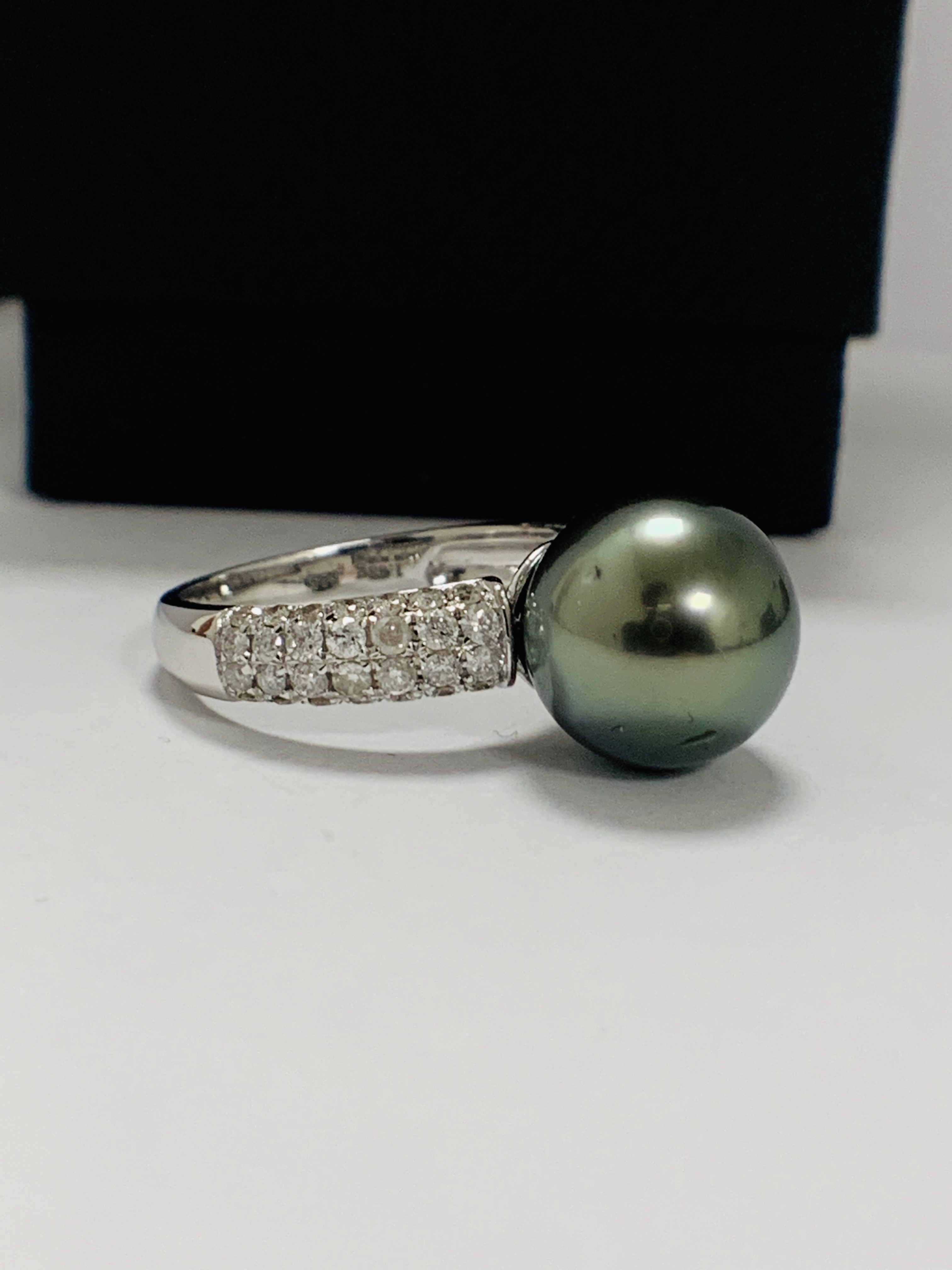 14ct White Gold Pearl and Diamond ring - Image 9 of 15