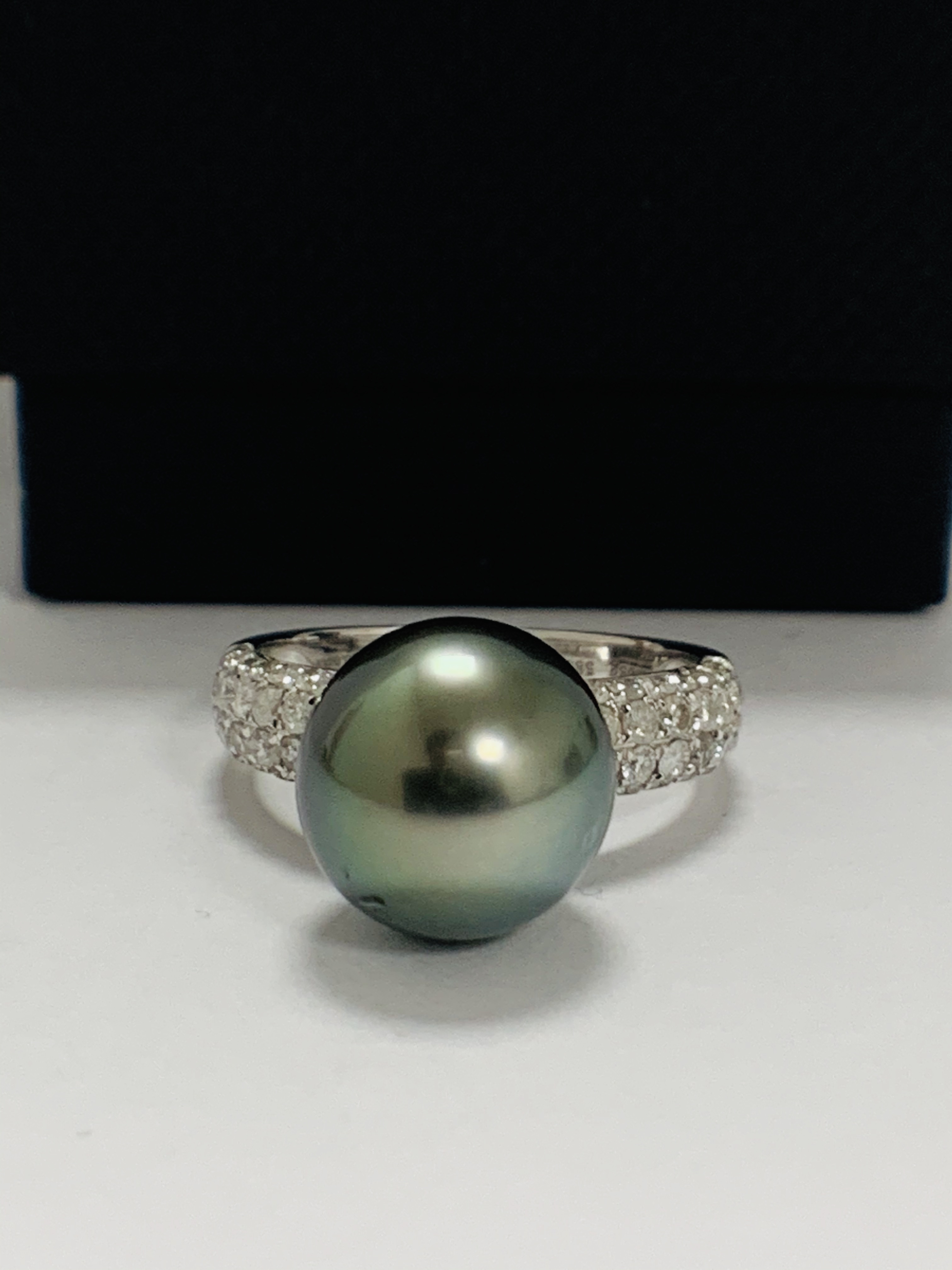 14ct White Gold Pearl and Diamond ring