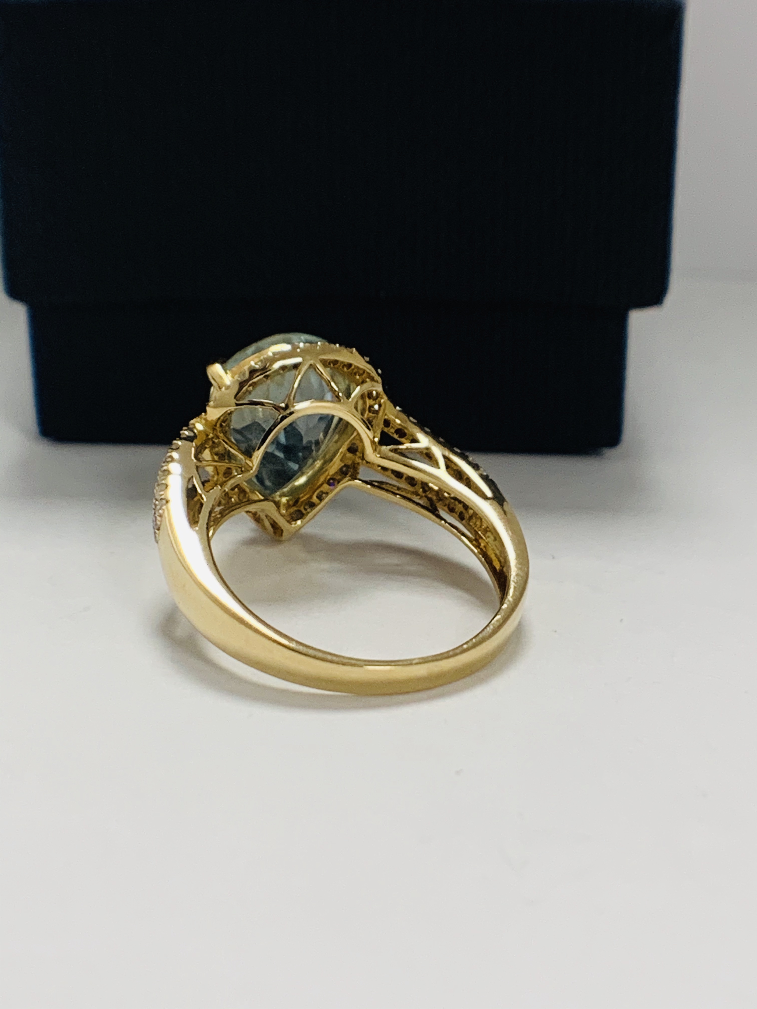 14ct Yellow Gold Aquamarine and Diamond ring featuring centre, pear cut Aquamarine (4.75ct), claw se - Image 2 of 10