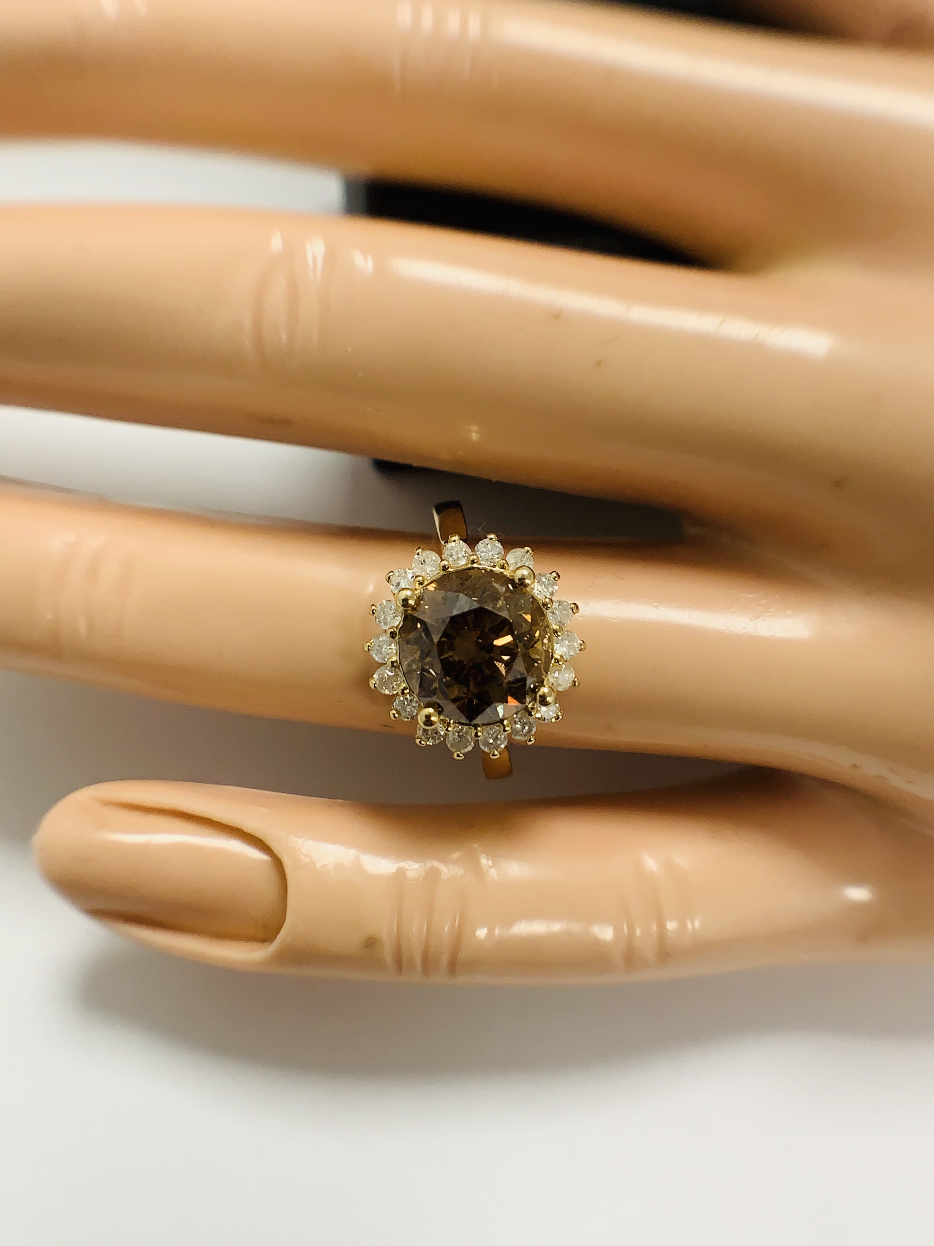 14ct Yellow Gold Diamond ring featuring centre, round brilliant cut, cognac Diamond (3.10ct), claw s - Image 9 of 11