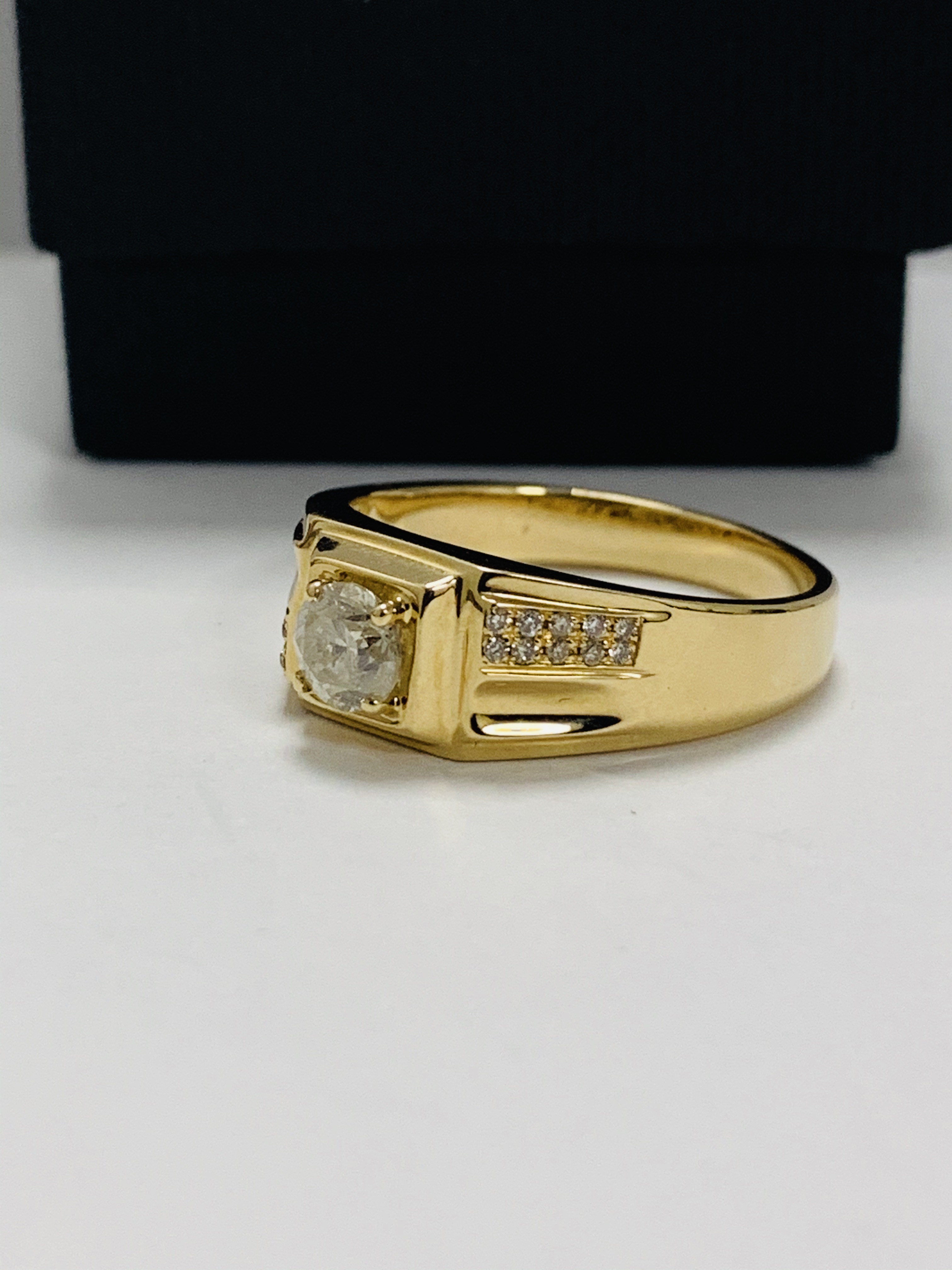 14ct Yellow Gold Diamond gents ring featuring centre, round brilliant cut Diamond (0.60ct), claw set - Image 2 of 10