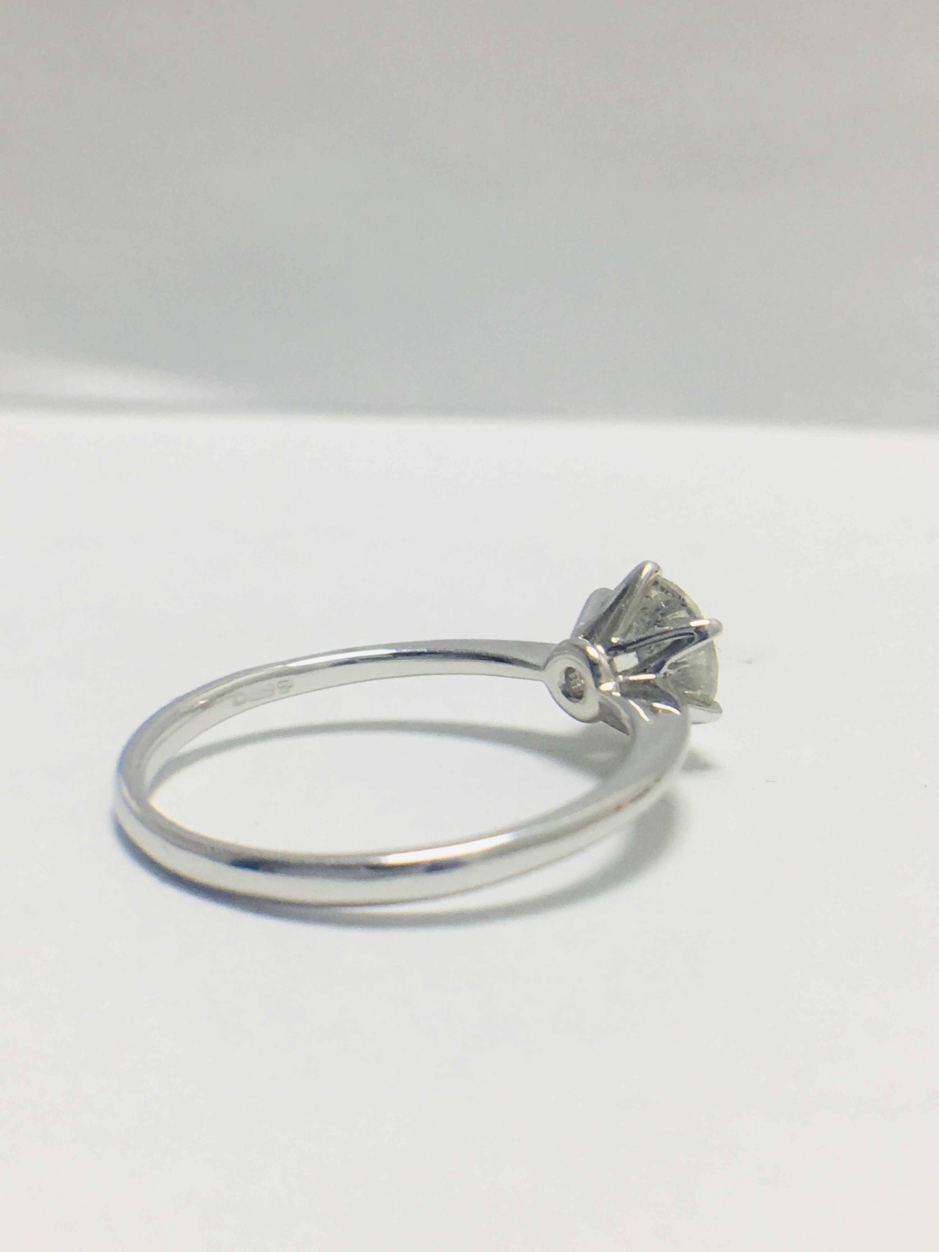 1ct platinum Diamond solitaire ring - Image 5 of 10