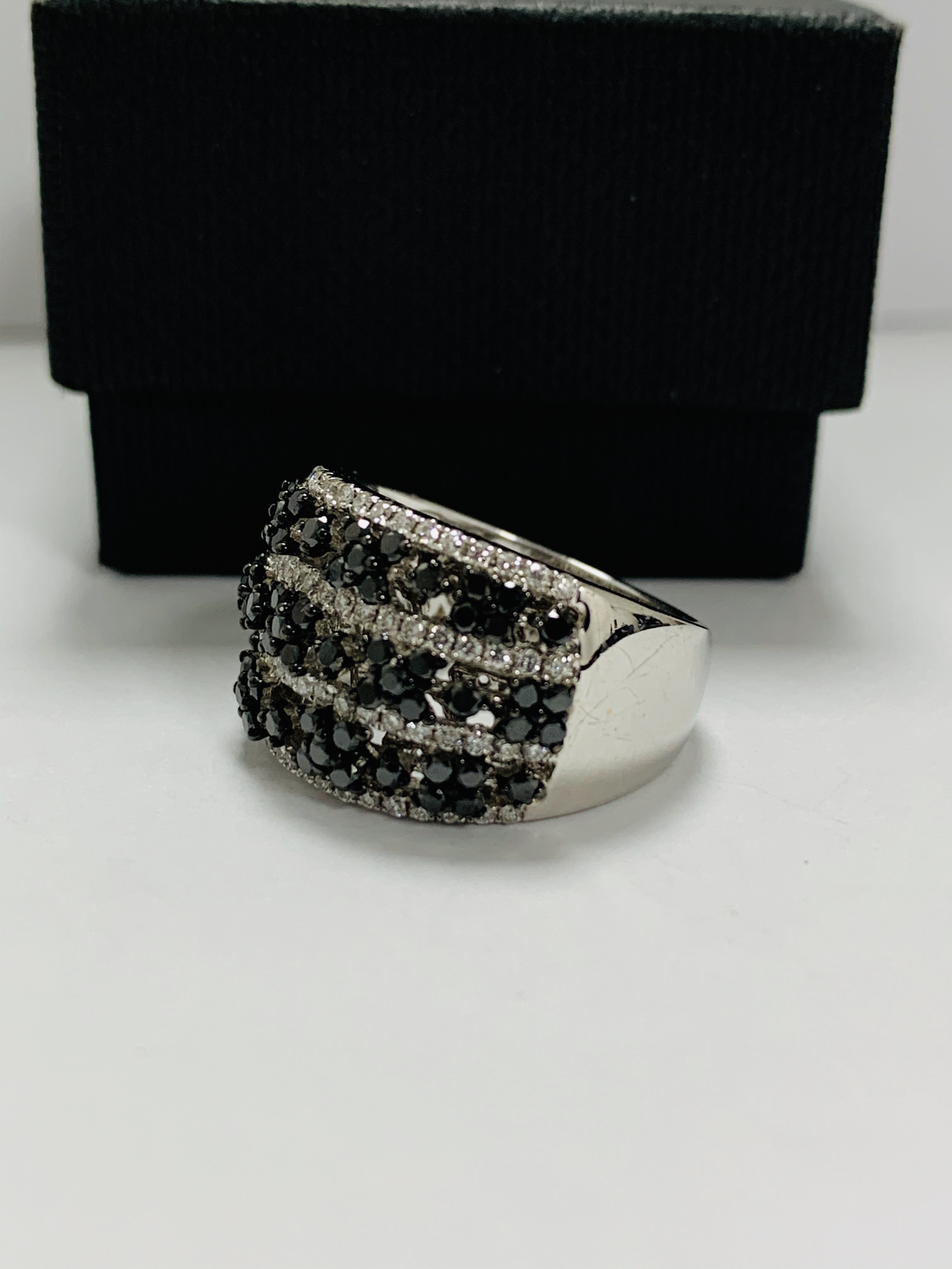 18ct White Gold Diamond ring featuring, 73 round brilliant cut, black Diamonds (1.01ct TDW), with 80 - Image 2 of 15