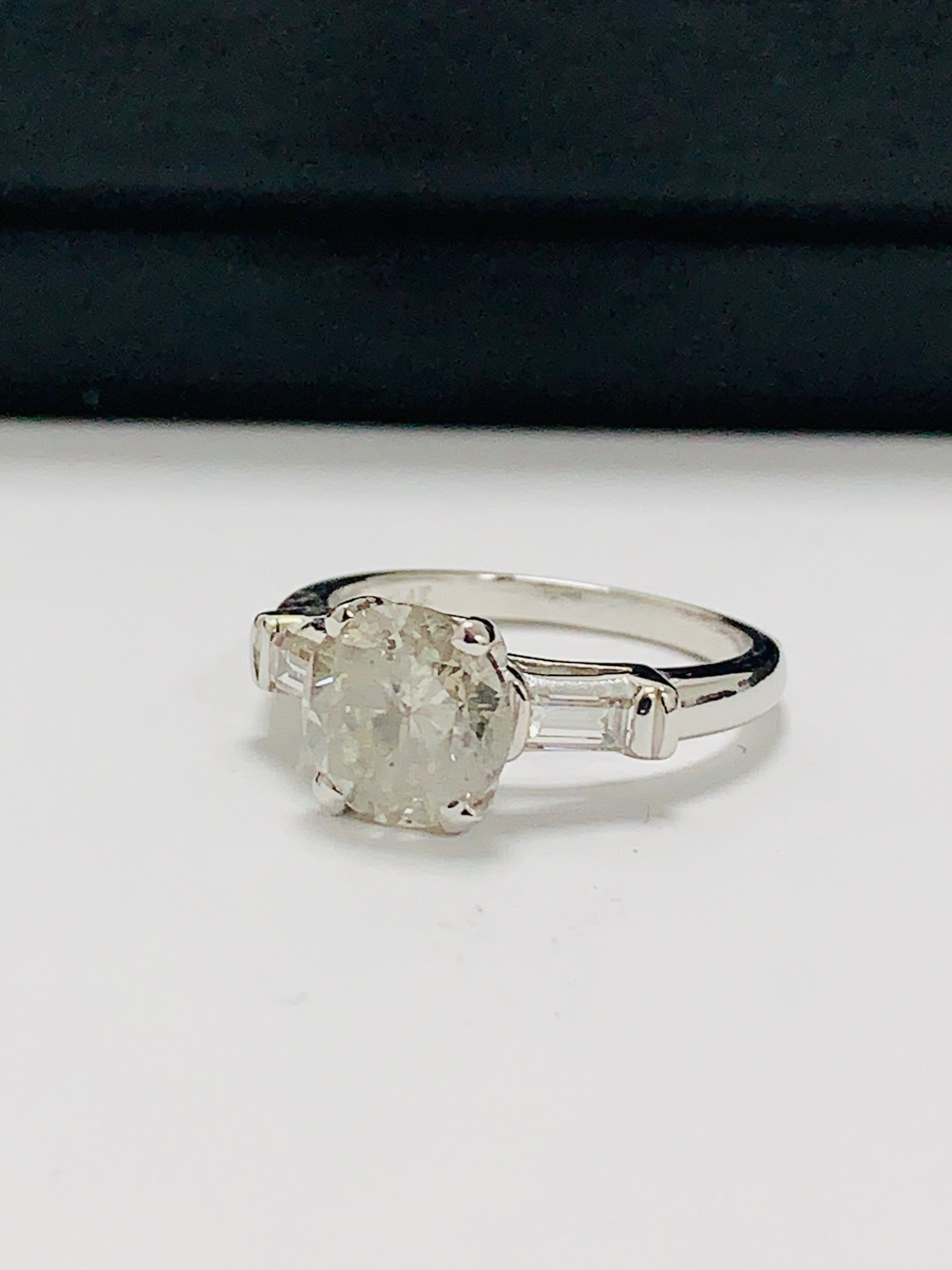 platinum diamond ring featuring - Image 10 of 12