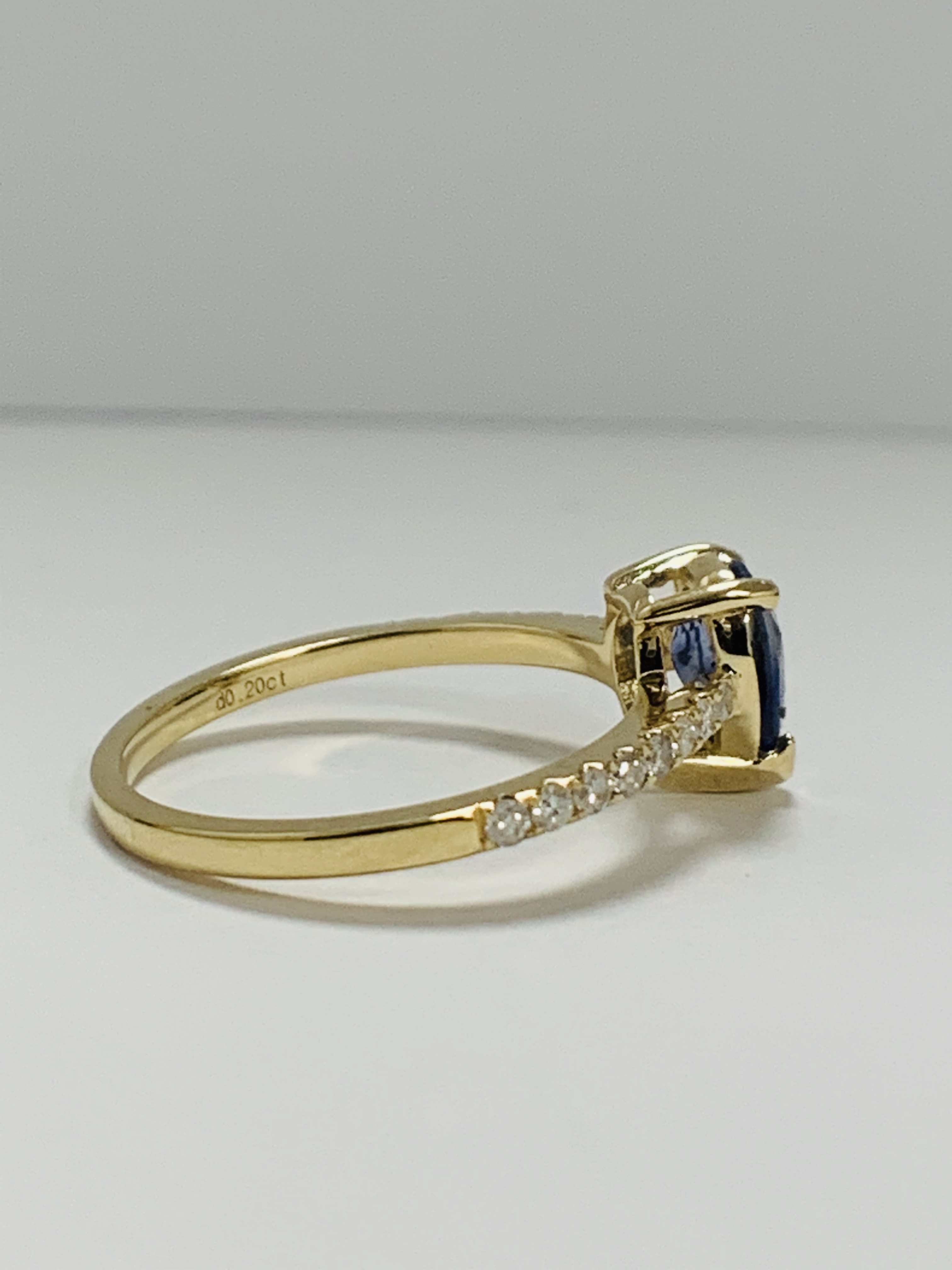 14ct Yellow Gold Sapphire and Diamond ring featuring centre, pear cut, medium blue Sapphire (0.90ct) - Image 6 of 13