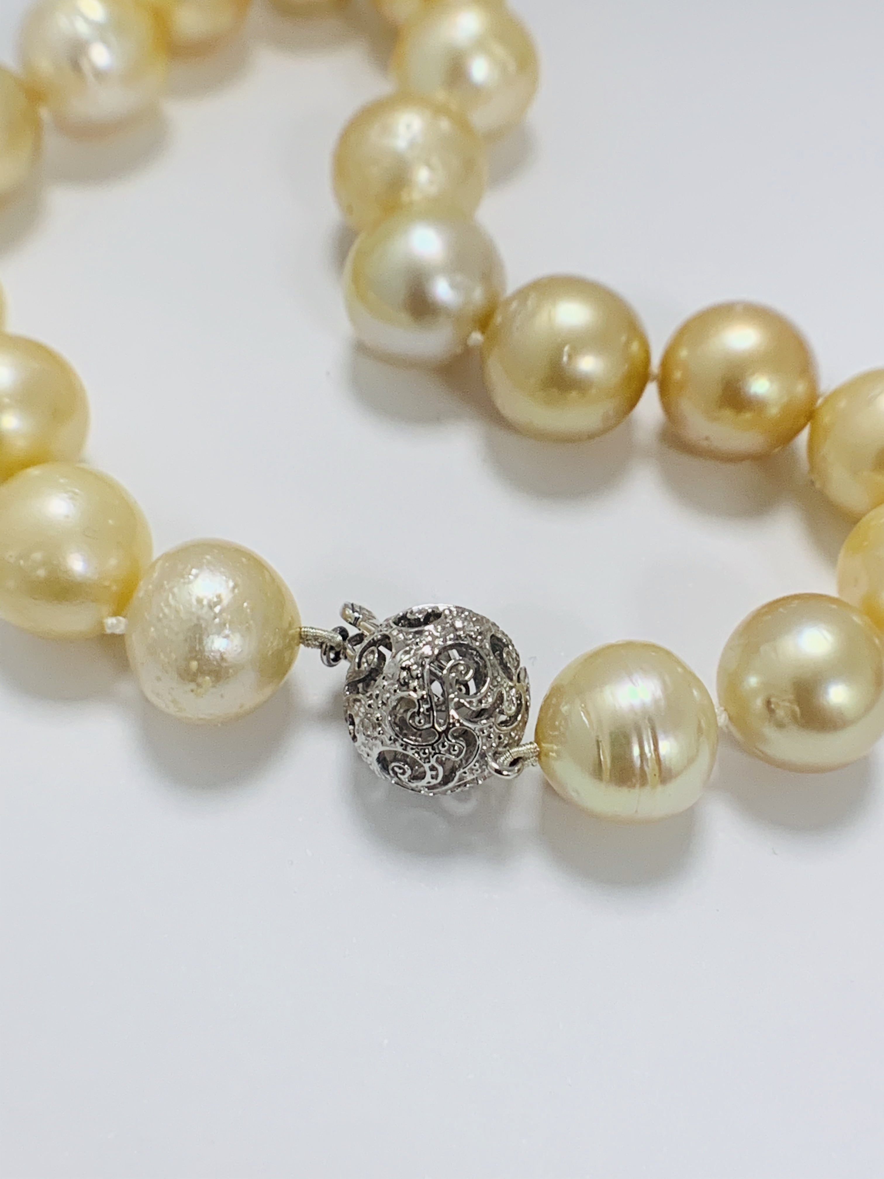 Pearl and Diamond necklace strand featuring, 33 South Sea Pearls, with 4 round brilliant cut Diamond - Image 7 of 13