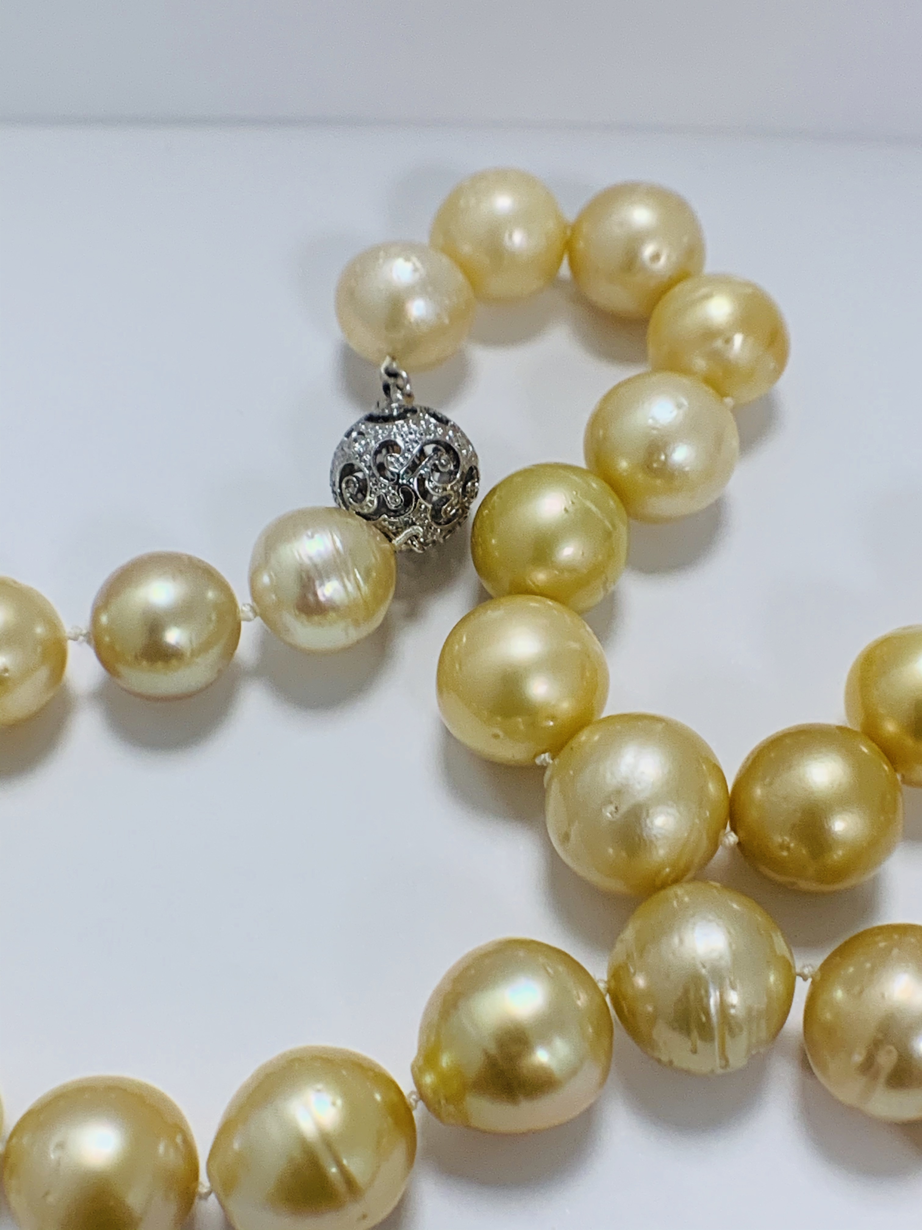 Pearl and Diamond necklace strand featuring, 33 South Sea Pearls, with 4 round brilliant cut Diamond - Image 2 of 13