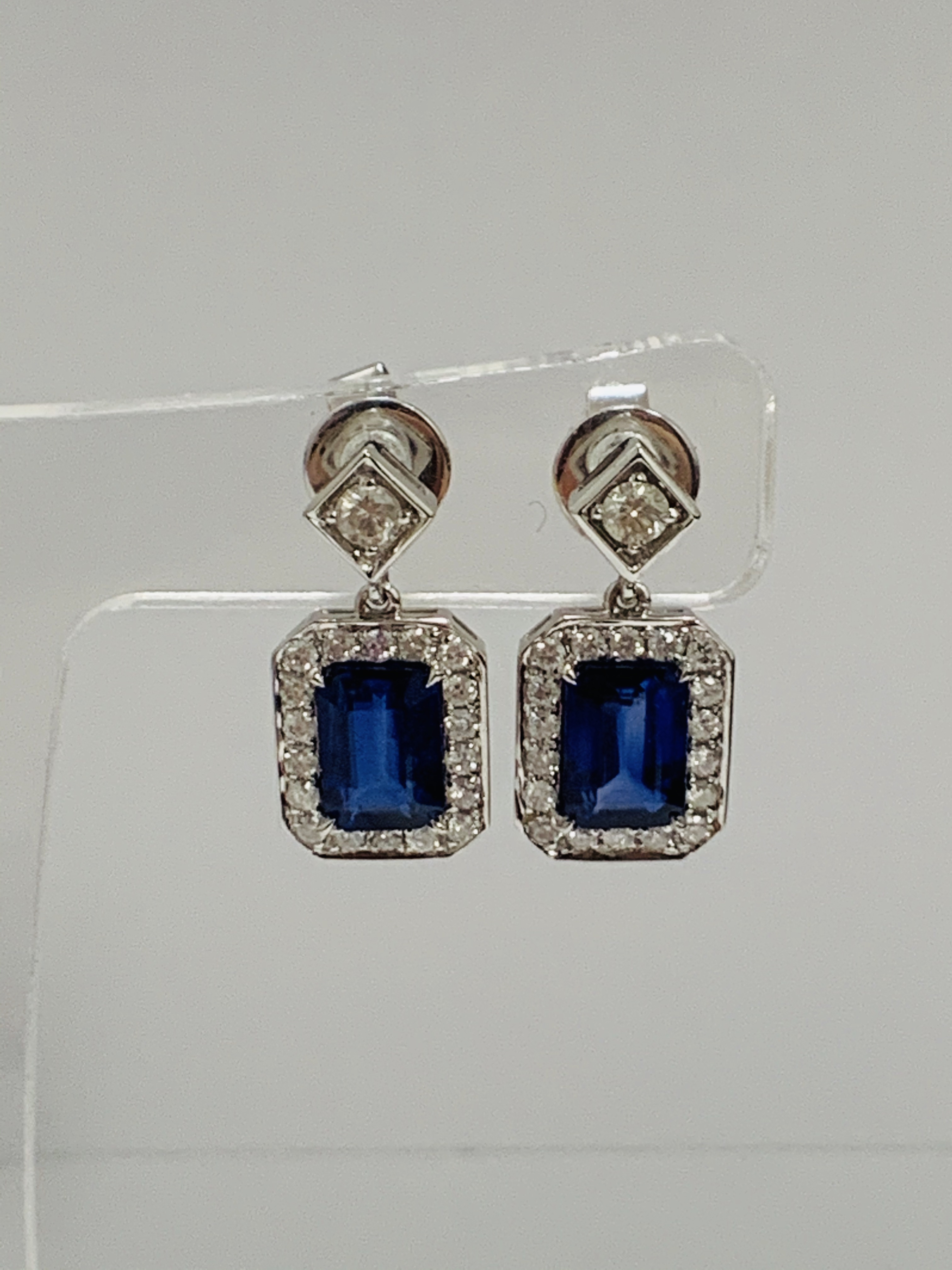 14ct White Gold Sapphire and Diamond drop earrings featuring, emerald cut, vivid blue Sapphires (2.1 - Image 12 of 15