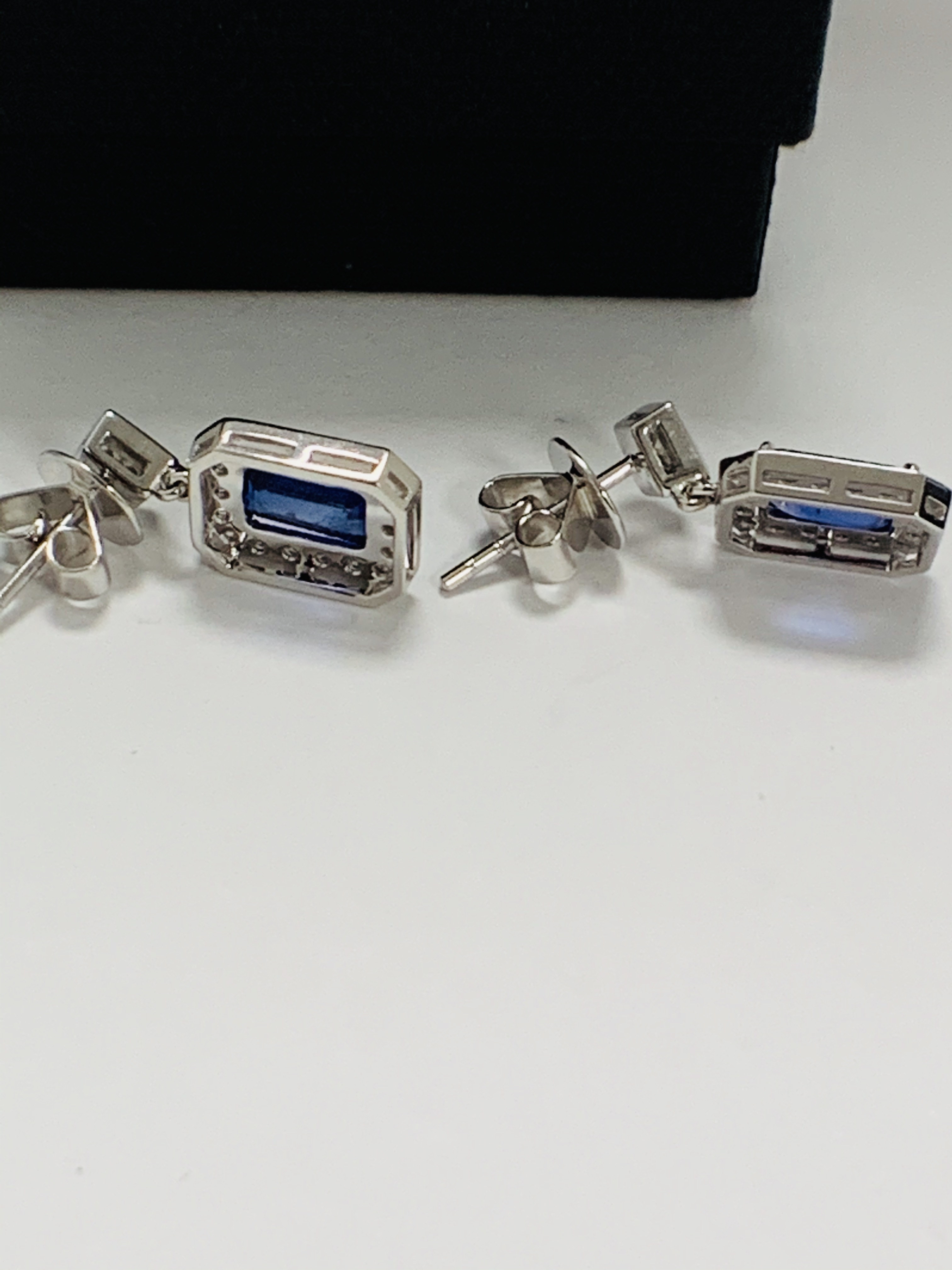 14ct White Gold Sapphire and Diamond drop earrings featuring, emerald cut, vivid blue Sapphires (2.1 - Image 6 of 15