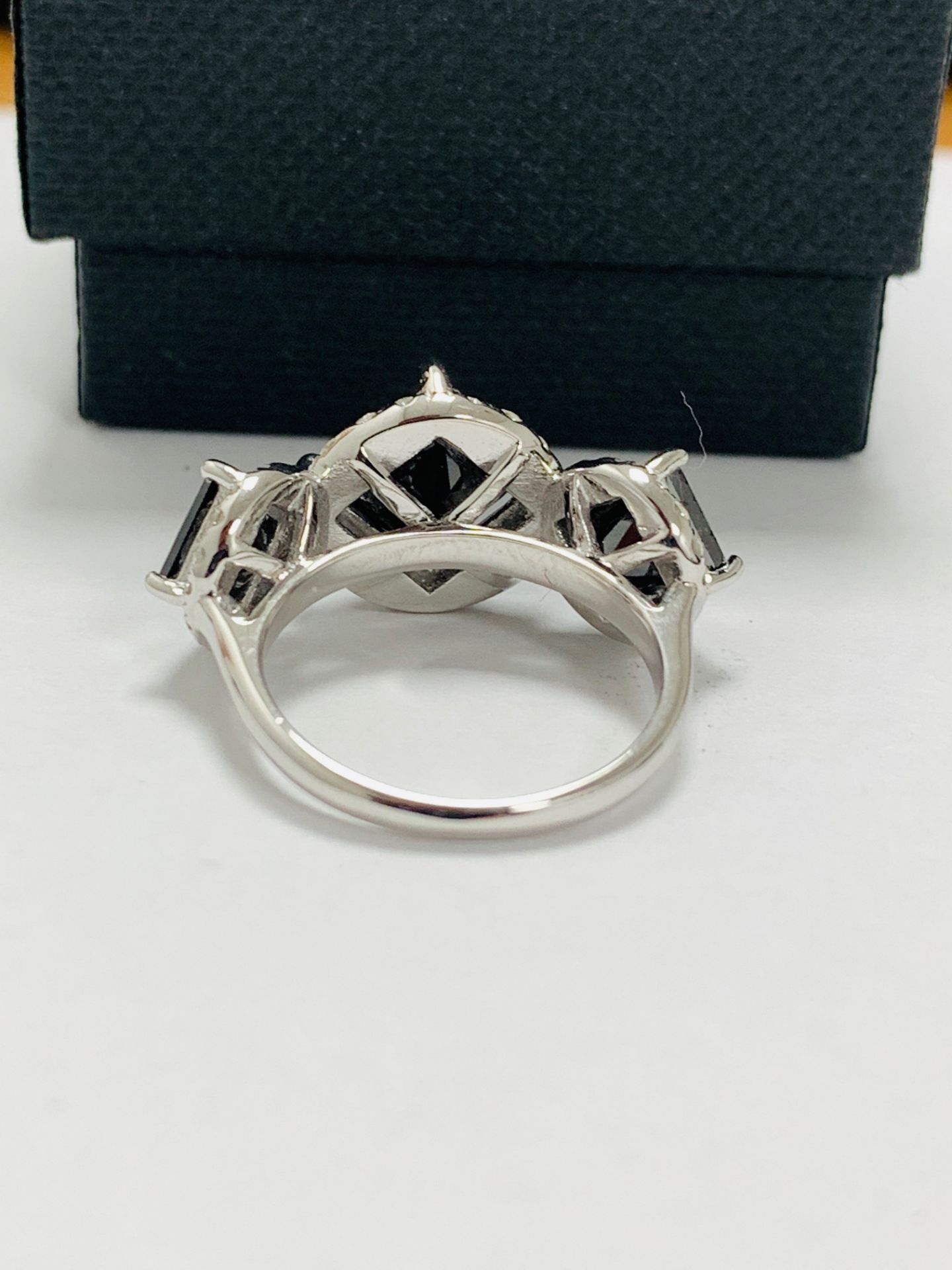 14ct white gold black diamond trilogy ring. - Image 7 of 14