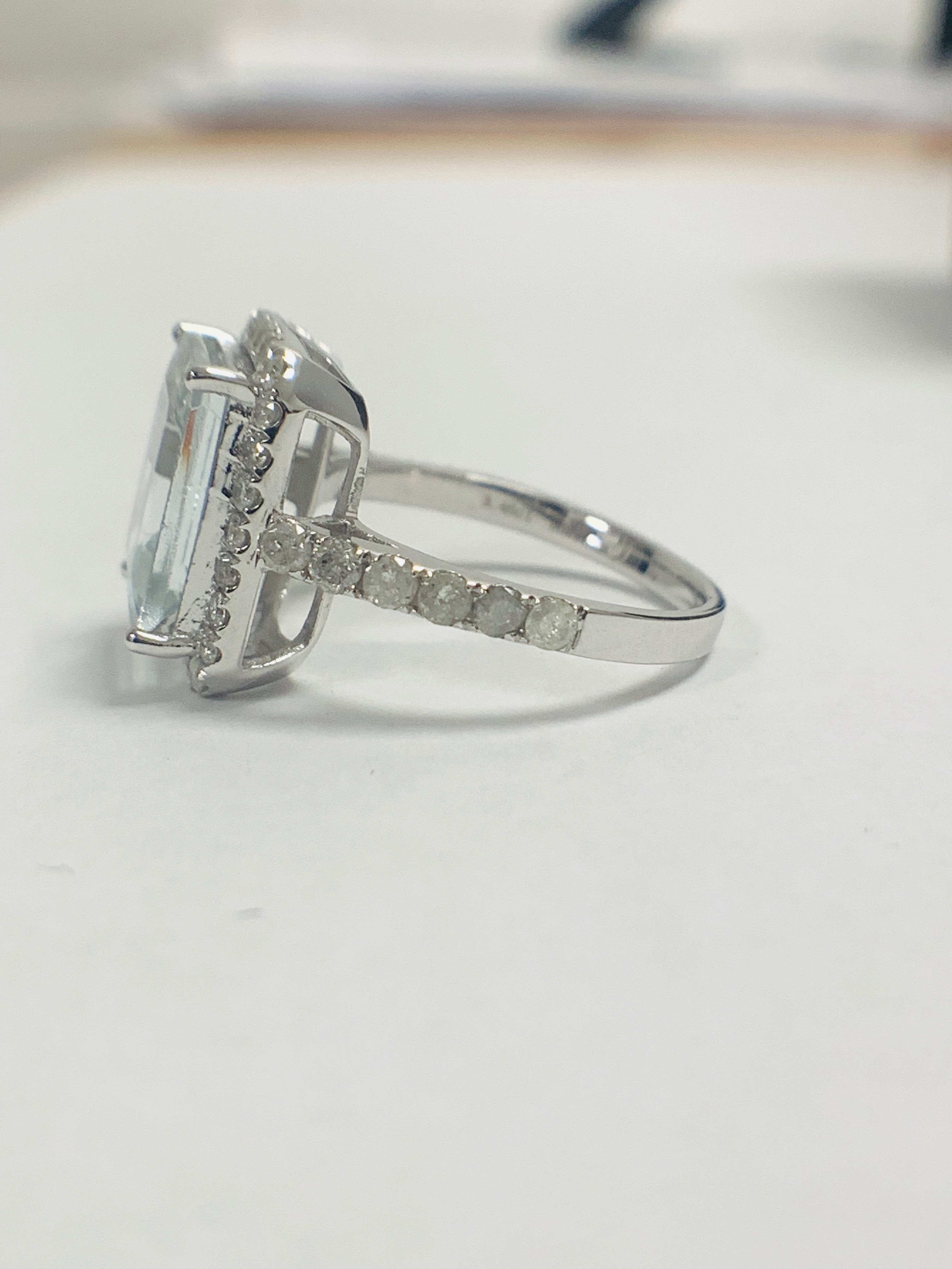 14ct White Gold Aquamarine and Diamond ring - Image 3 of 12