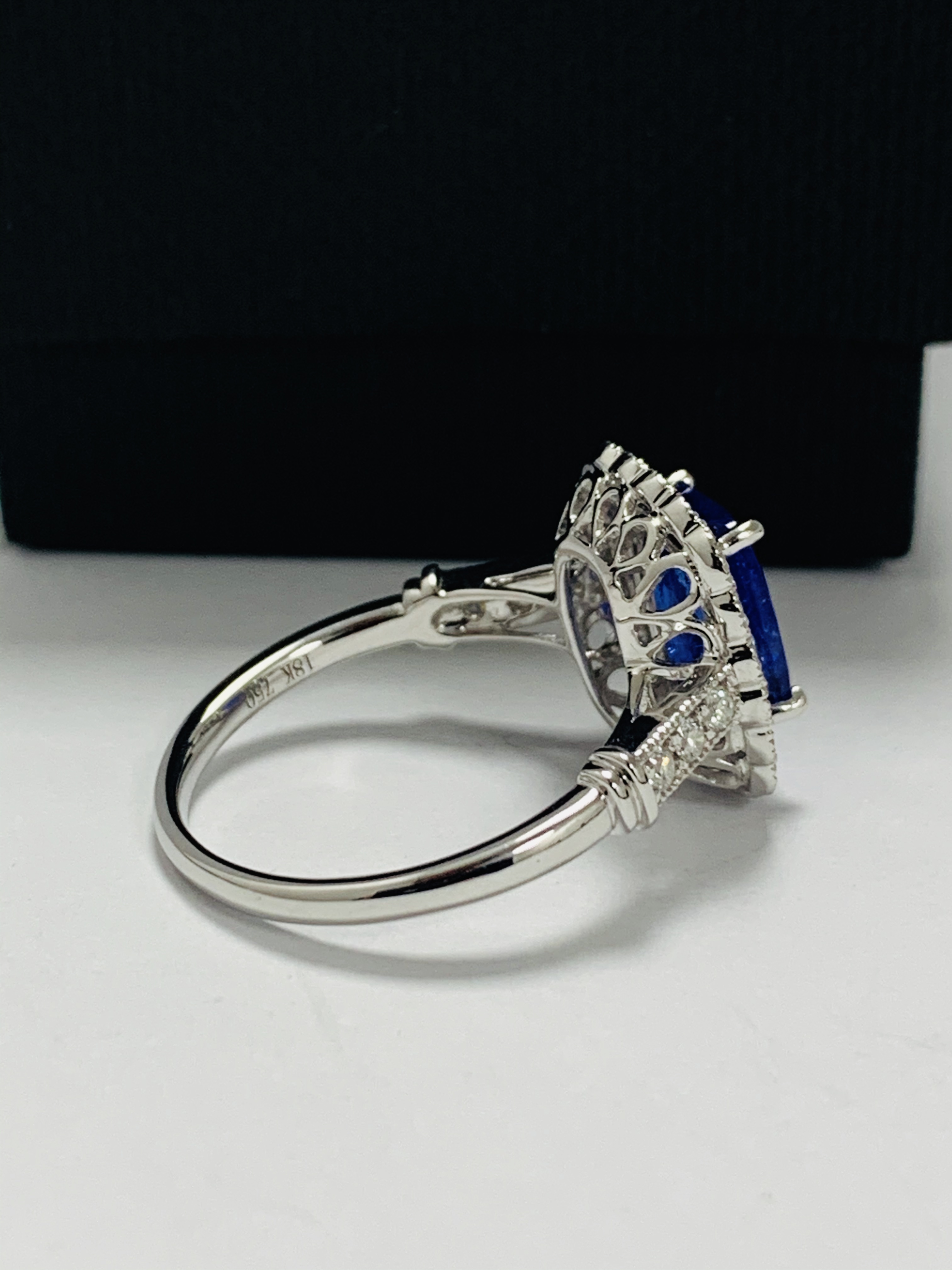 18ct White Gold Tanzanite and Diamond ring featuring centre, cushion cut Tanzanite (2.66ct), claw se - Image 7 of 12