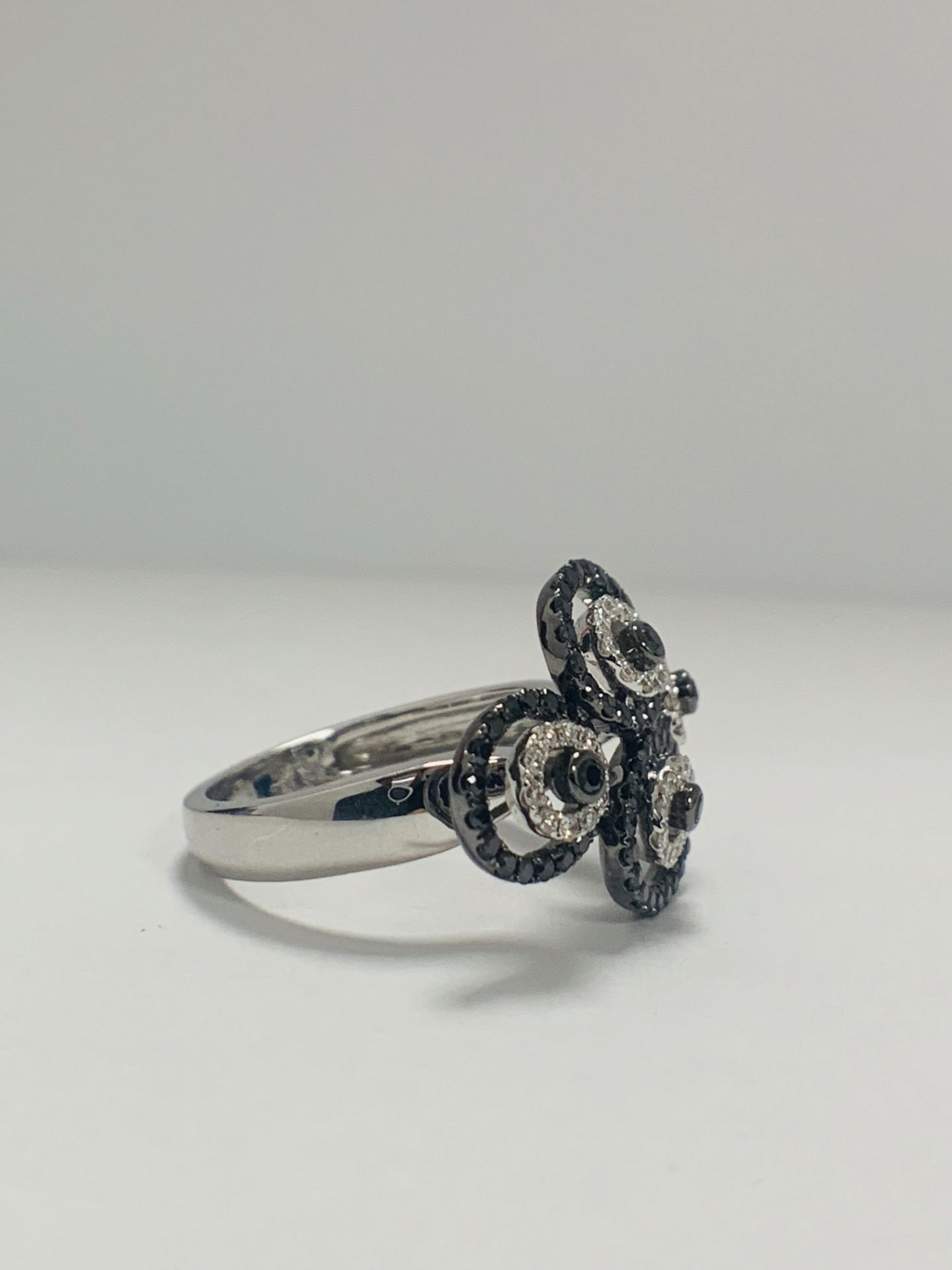 18ct White Gold Diamond ring featuring 80 round cut, black Diamonds (0.61ct TBDW) - Image 7 of 12