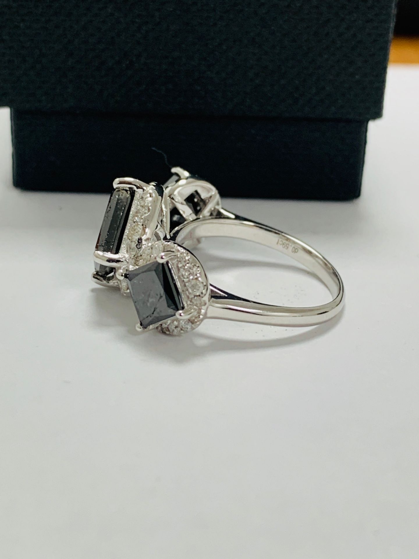 14ct white gold black diamond trilogy ring. - Image 4 of 14