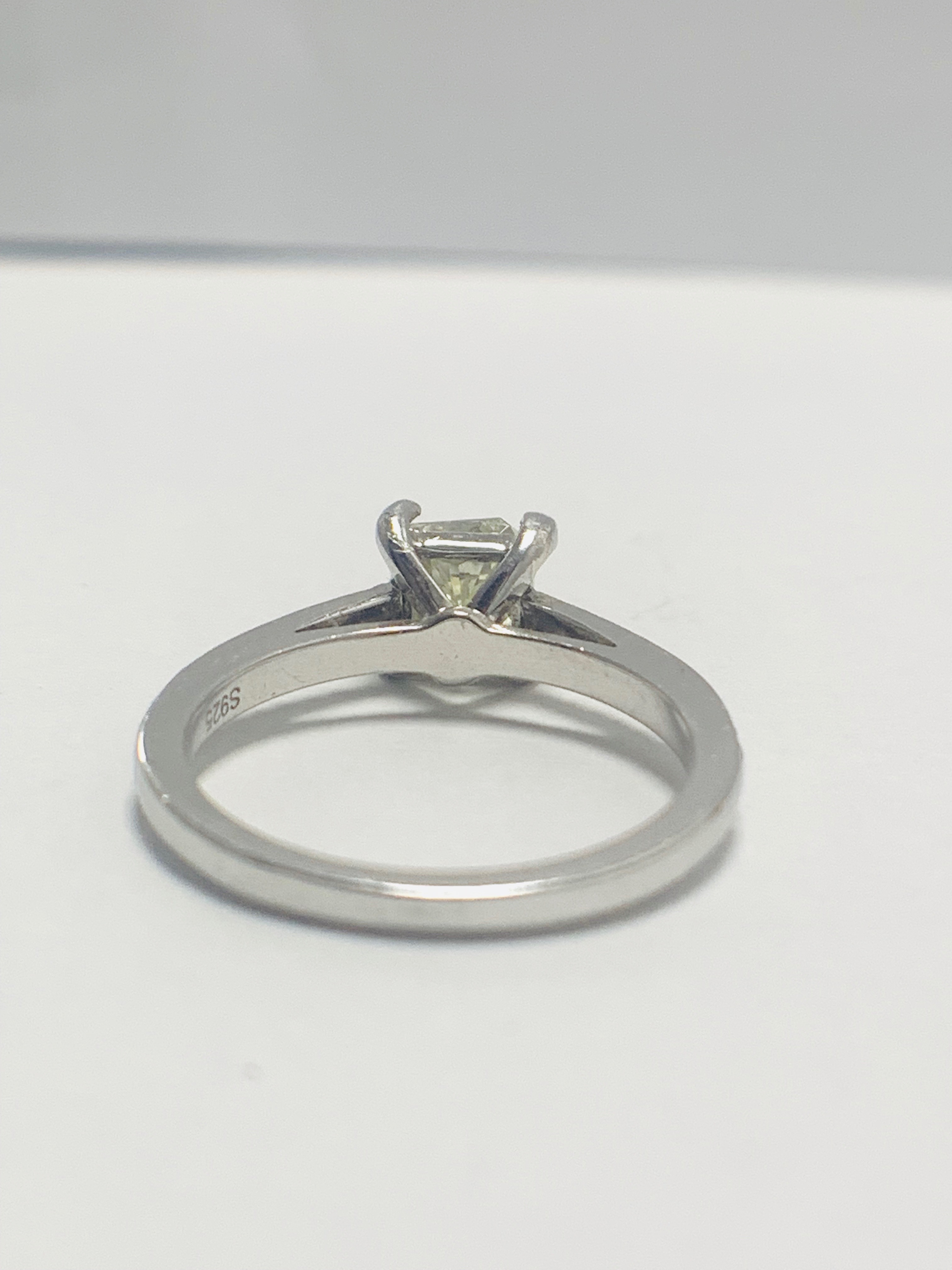 1ct cushion cut platinum diamond solitaire ring - Image 5 of 8