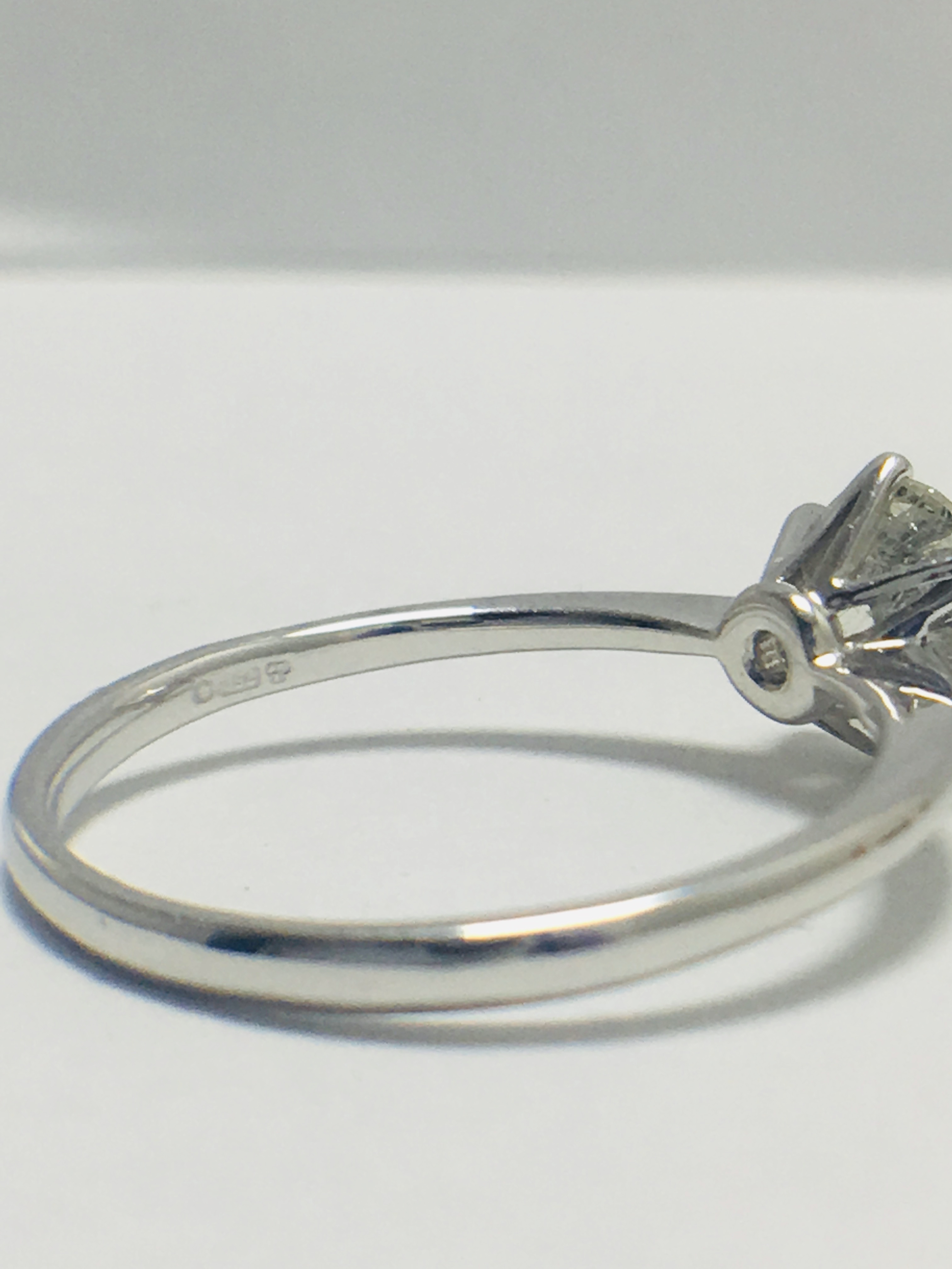 1ct platinum Diamond solitaire ring - Image 6 of 10