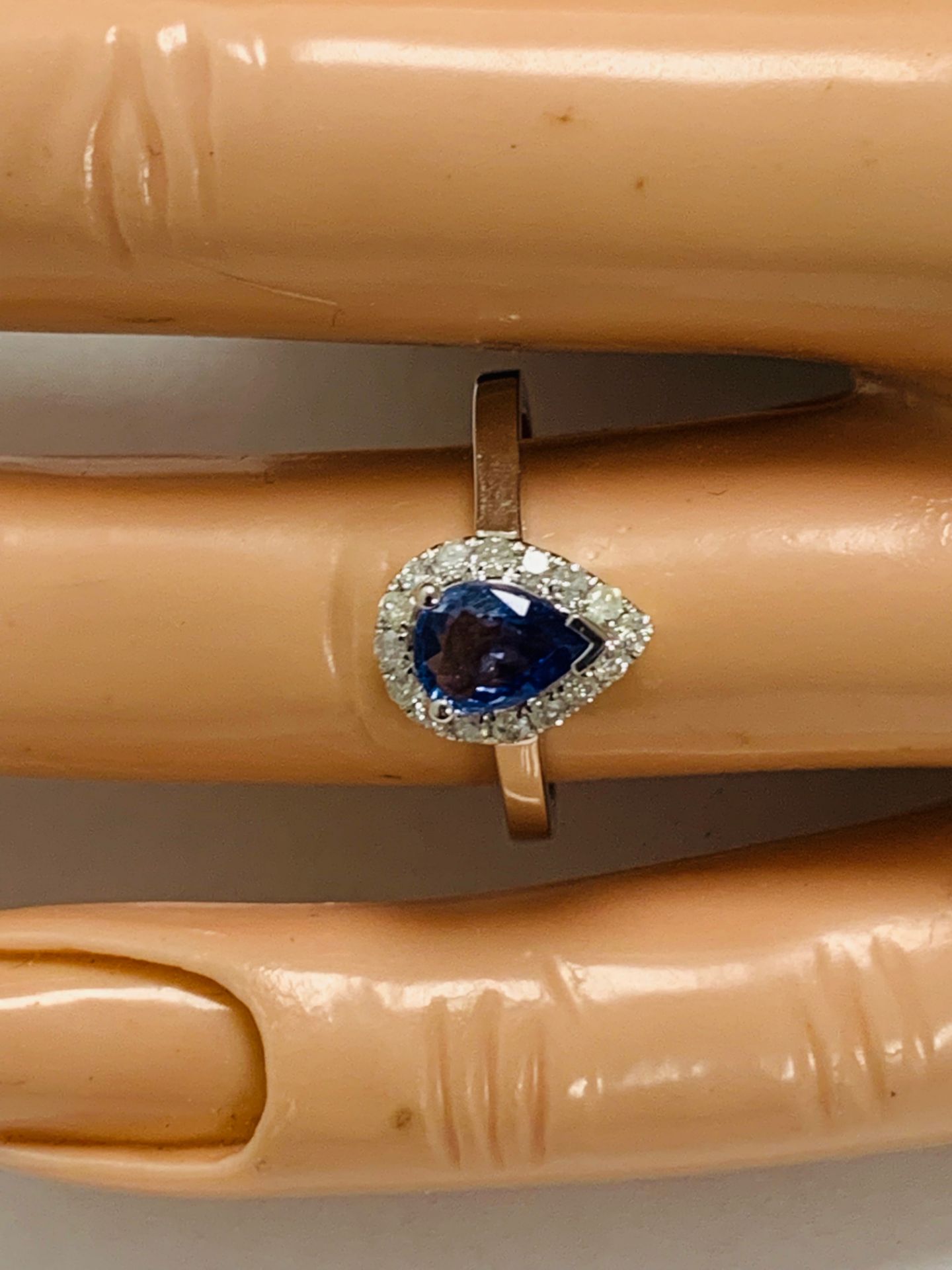 14ct white gold sapphire and diamond ring - Image 10 of 12