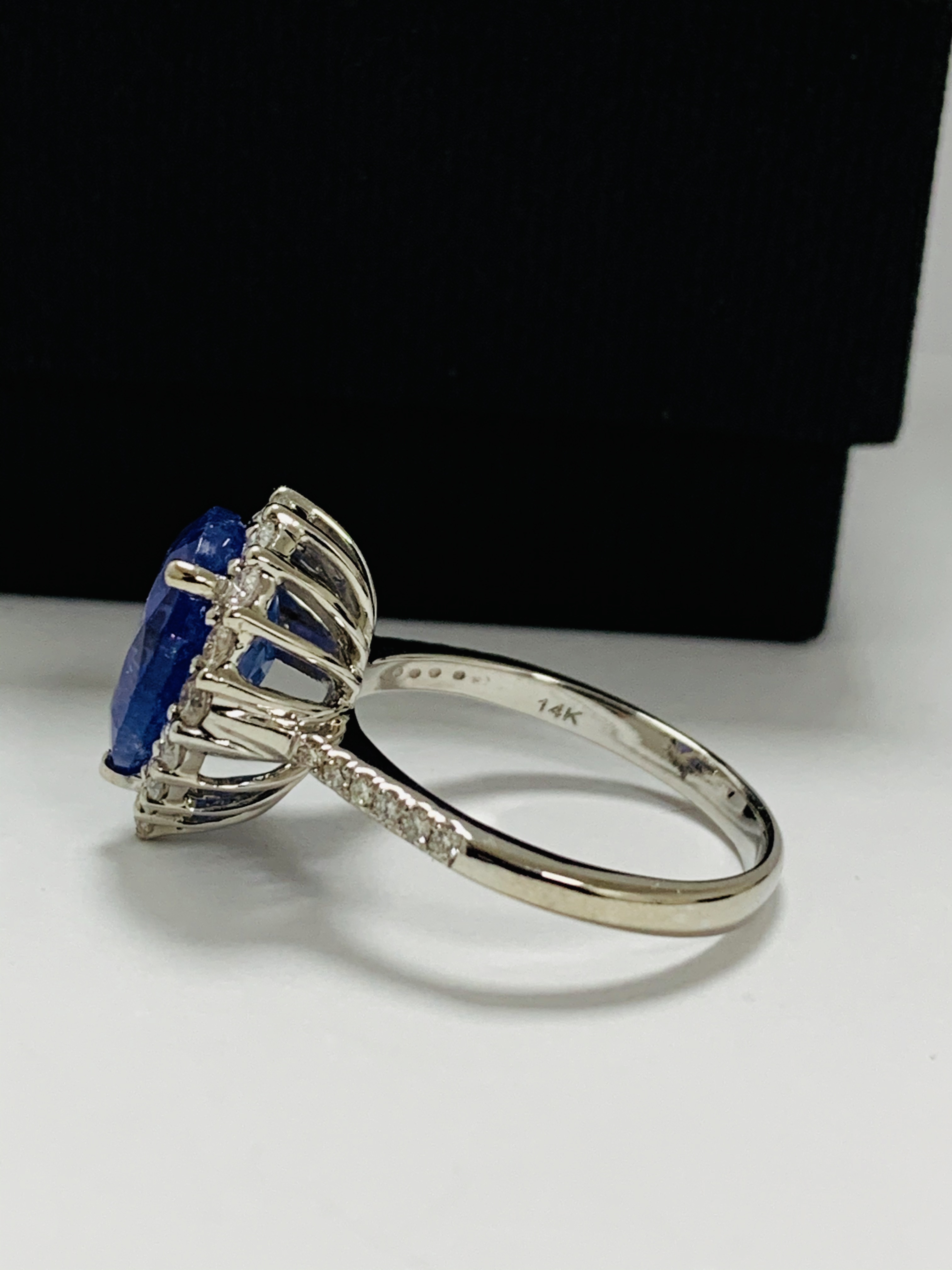 14ct White Gold Tanzanite and Diamond ring featuring, pear cut Tanzanite (4.17ct), claw set, with 28 - Image 3 of 13