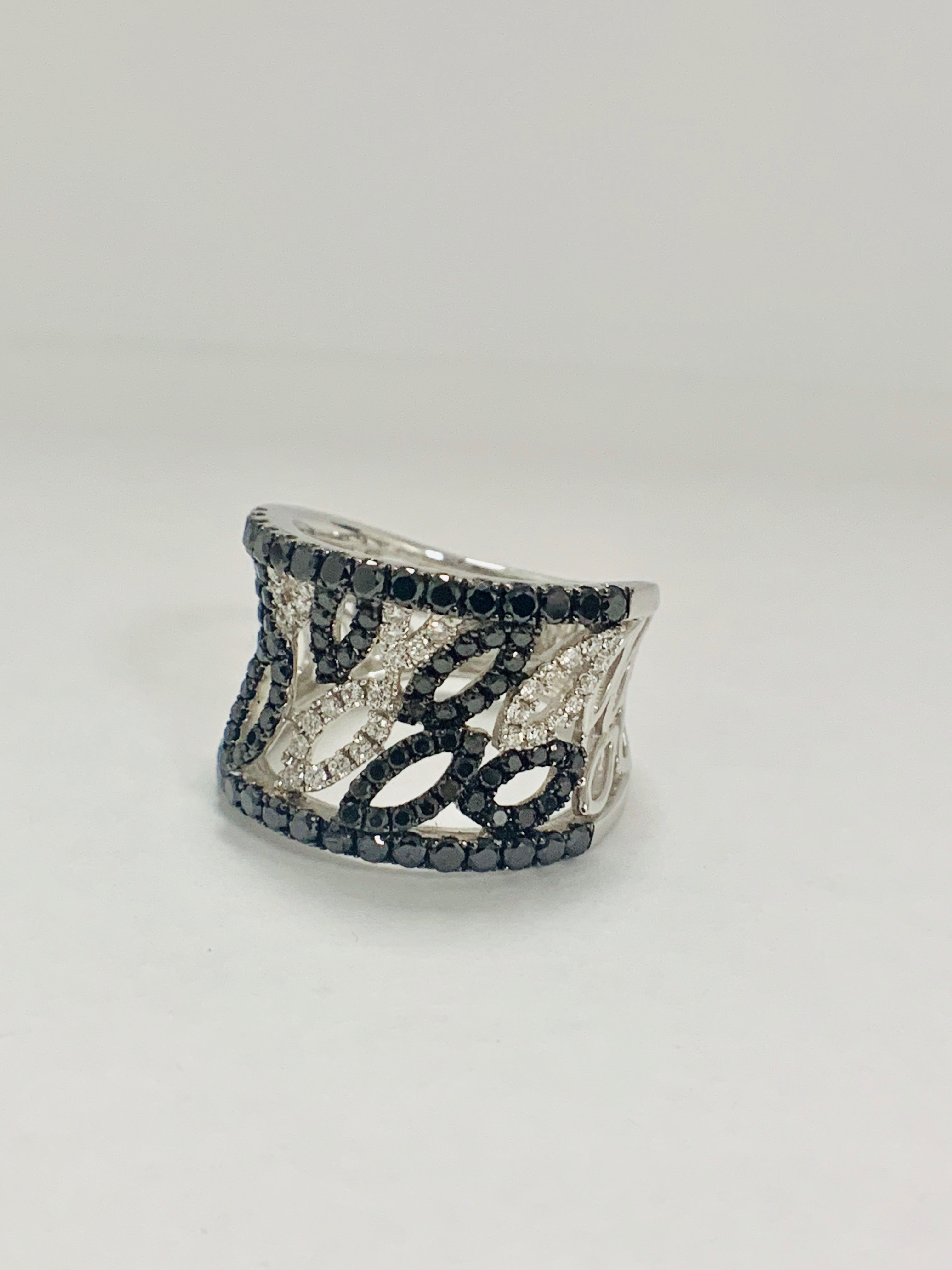 18ct White Gold Diamond ring featuring 90 round cut, black Diamonds (1.14ct TBDW) - Image 4 of 15