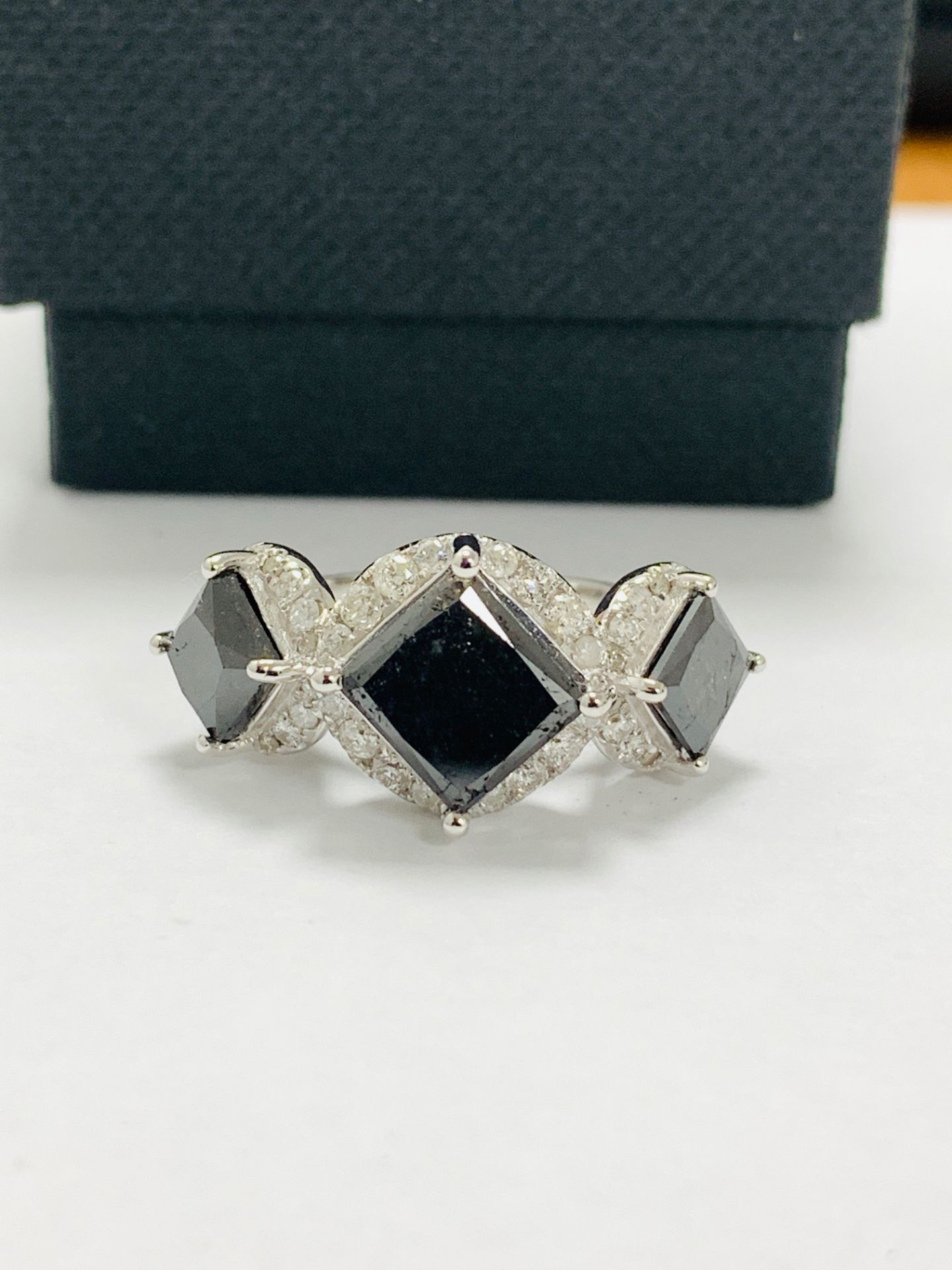 14ct white gold black diamond trilogy ring. - Image 11 of 14