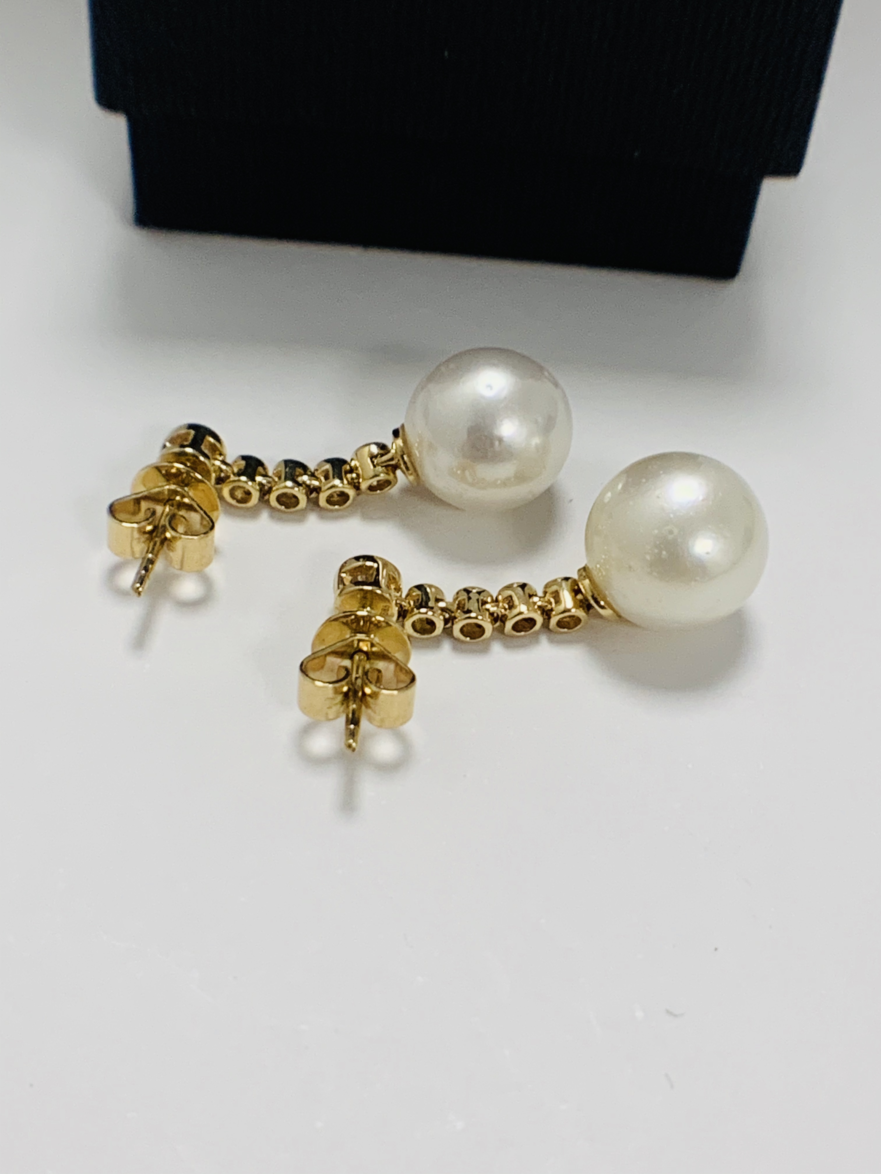 14ct Yellow Gold Pearl and Diamond earrings featuring, 2 white Pearls, with 8 round brilliant cut Di - Image 6 of 16