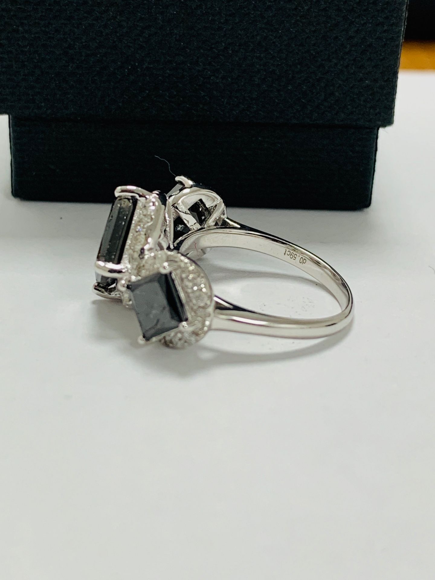 14ct white gold black diamond trilogy ring. - Image 5 of 14