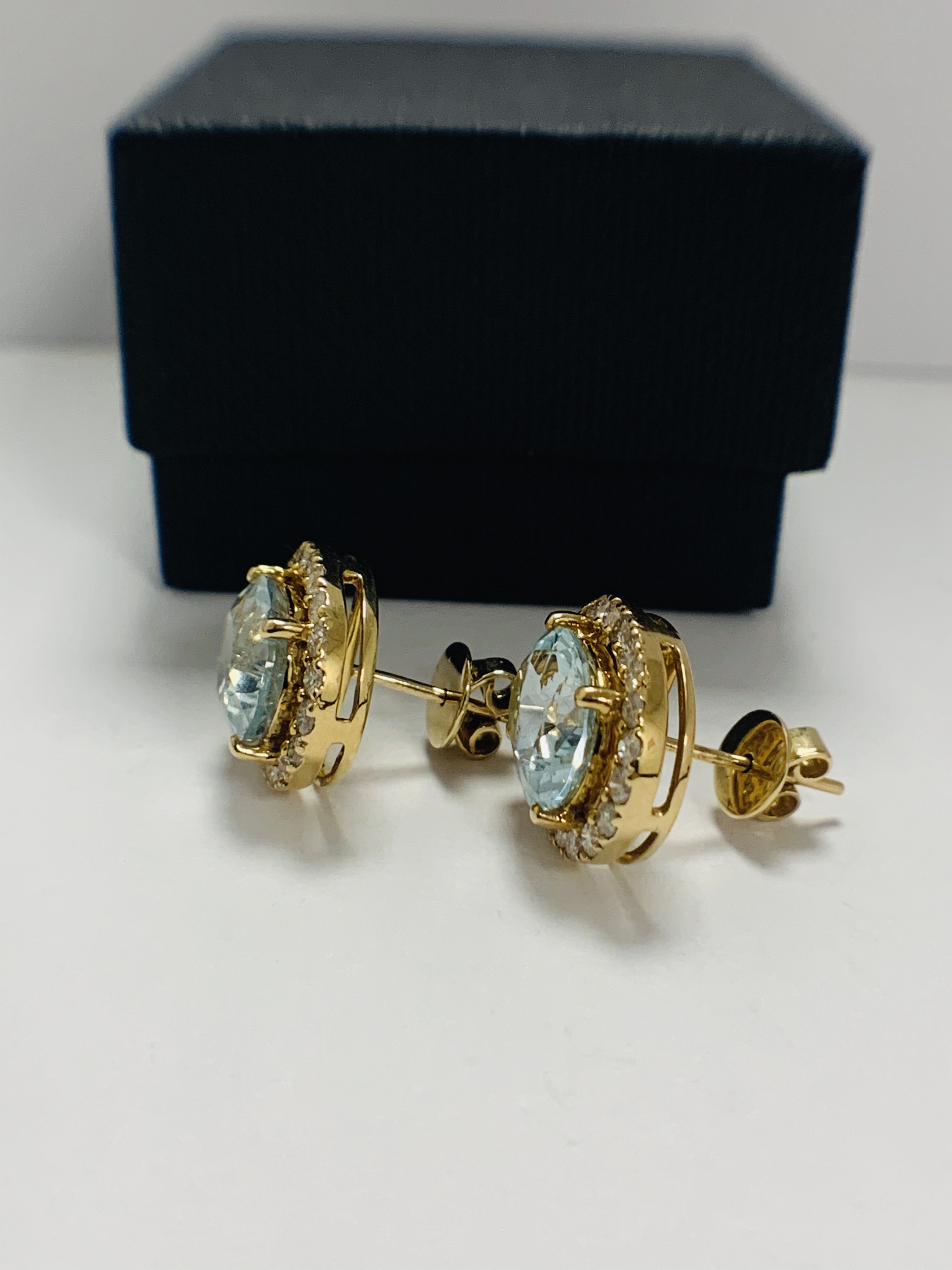 14ct Yellow Gold Aquamarine and Diamond stud earrings featuring, 2 oval cut Aquamarines (8.22ct TSW) - Image 3 of 13