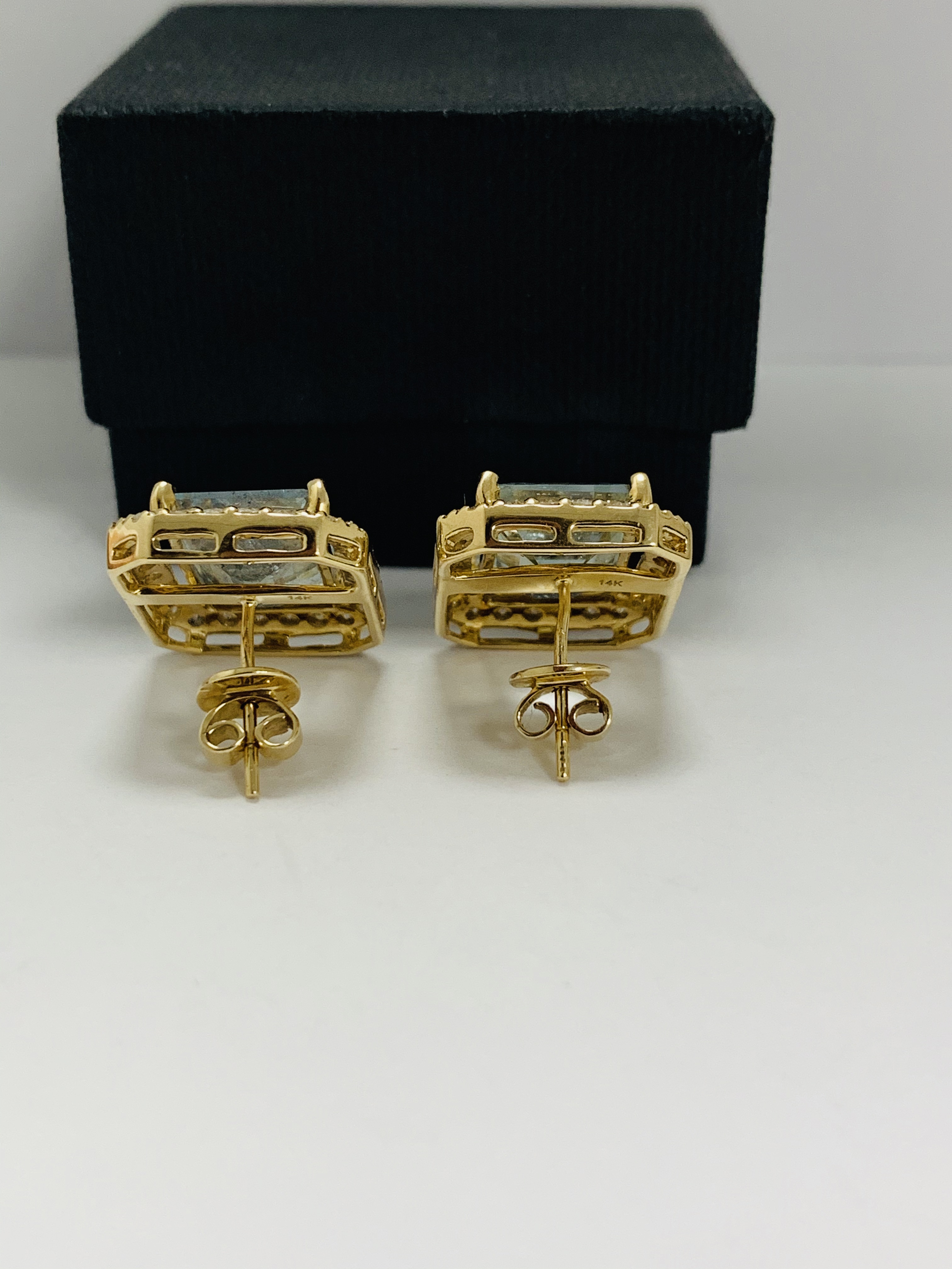14ct Yellow Gold Aqumarine and Diamond stud earrings featuring, 2 emerald cut Aquamarines (13.00ct T - Image 5 of 12