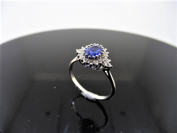 Sapphire And Diamond Cluster Style Ring Set In Platinum. - Image 3 of 3