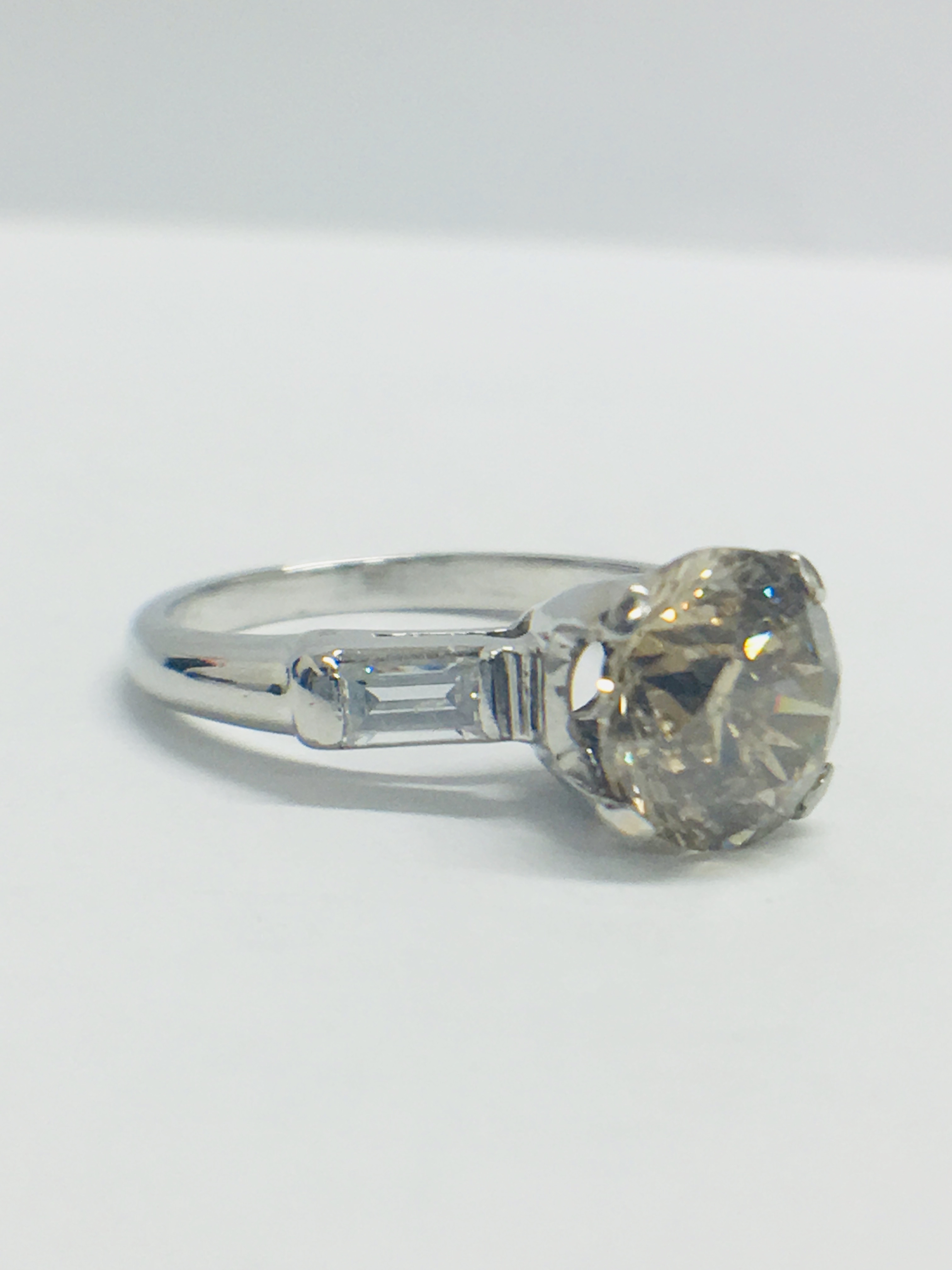 PLATINUM DIAMOND RING - Image 7 of 9