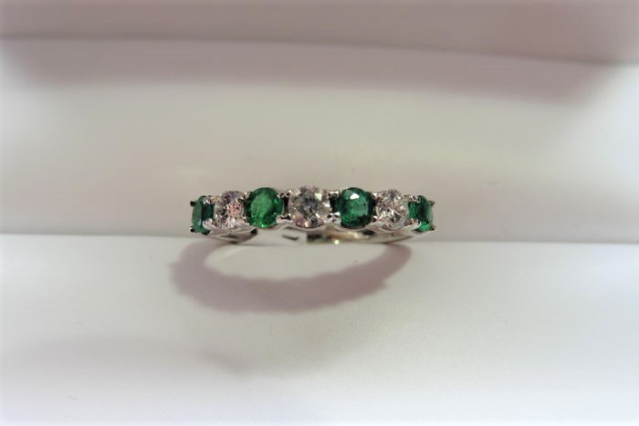 Emerald And Diamond Seven Stone Band Ring. - Image 3 of 3