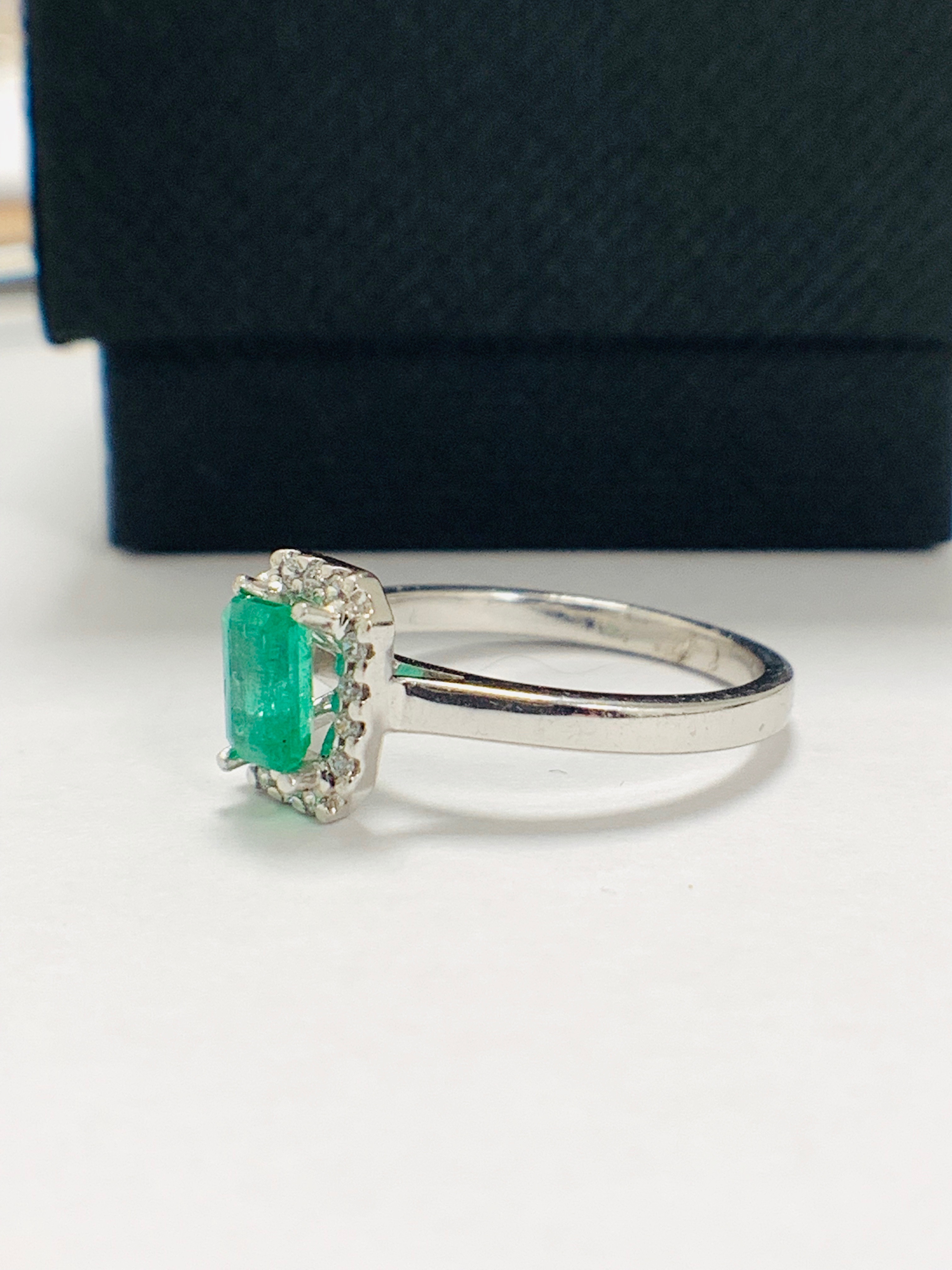 Emerald And Diamond Ring. - Image 2 of 8