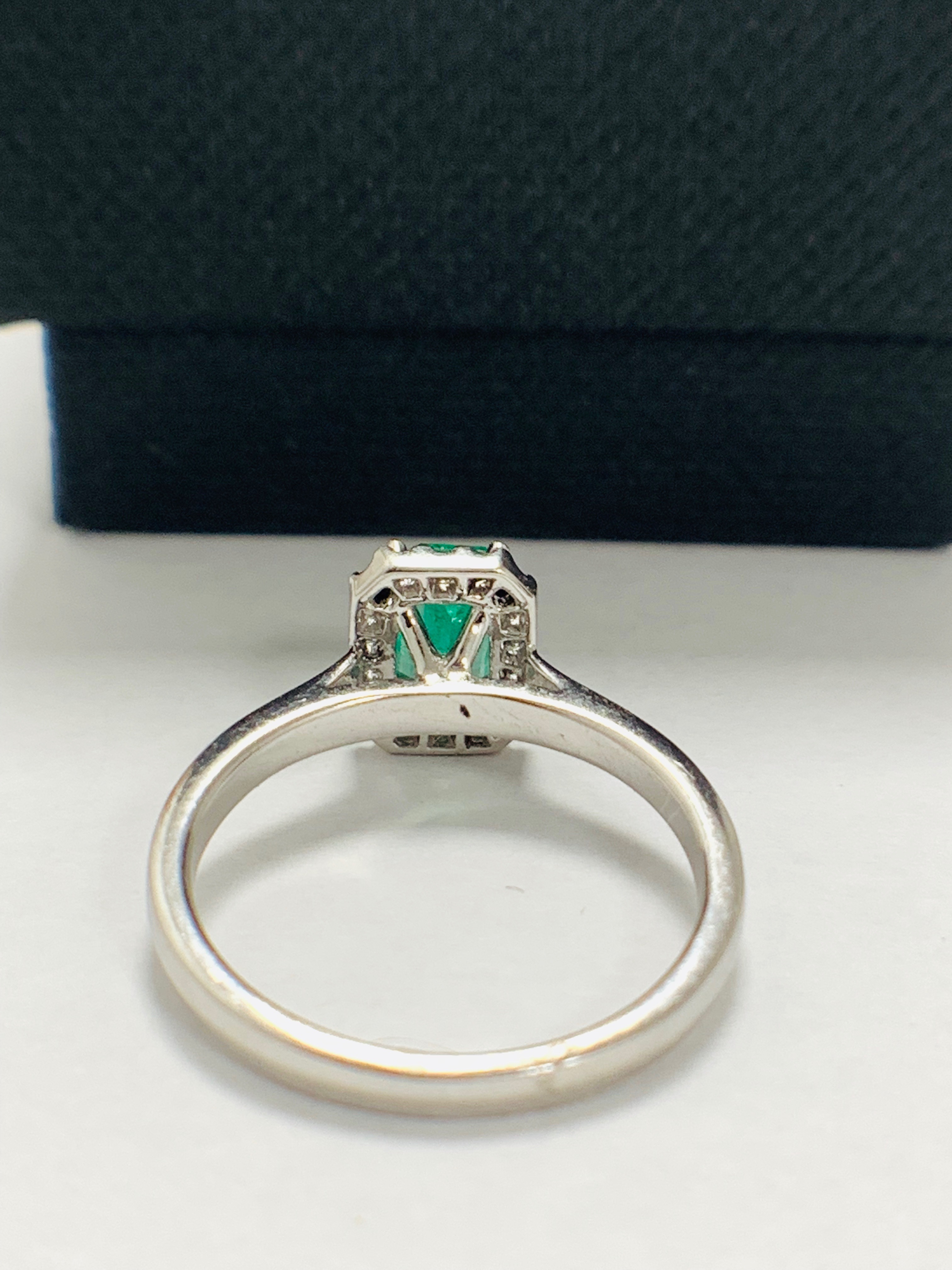 Emerald And Diamond Ring. - Image 4 of 8