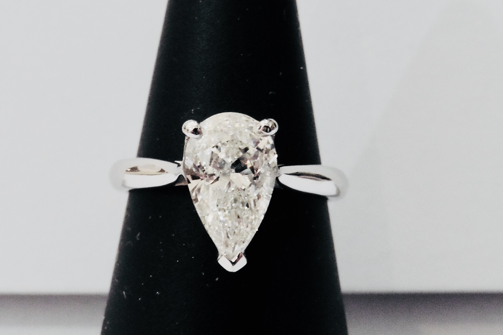1.01Ct Pearshape Diamond Solitaire Ring, - Image 2 of 3
