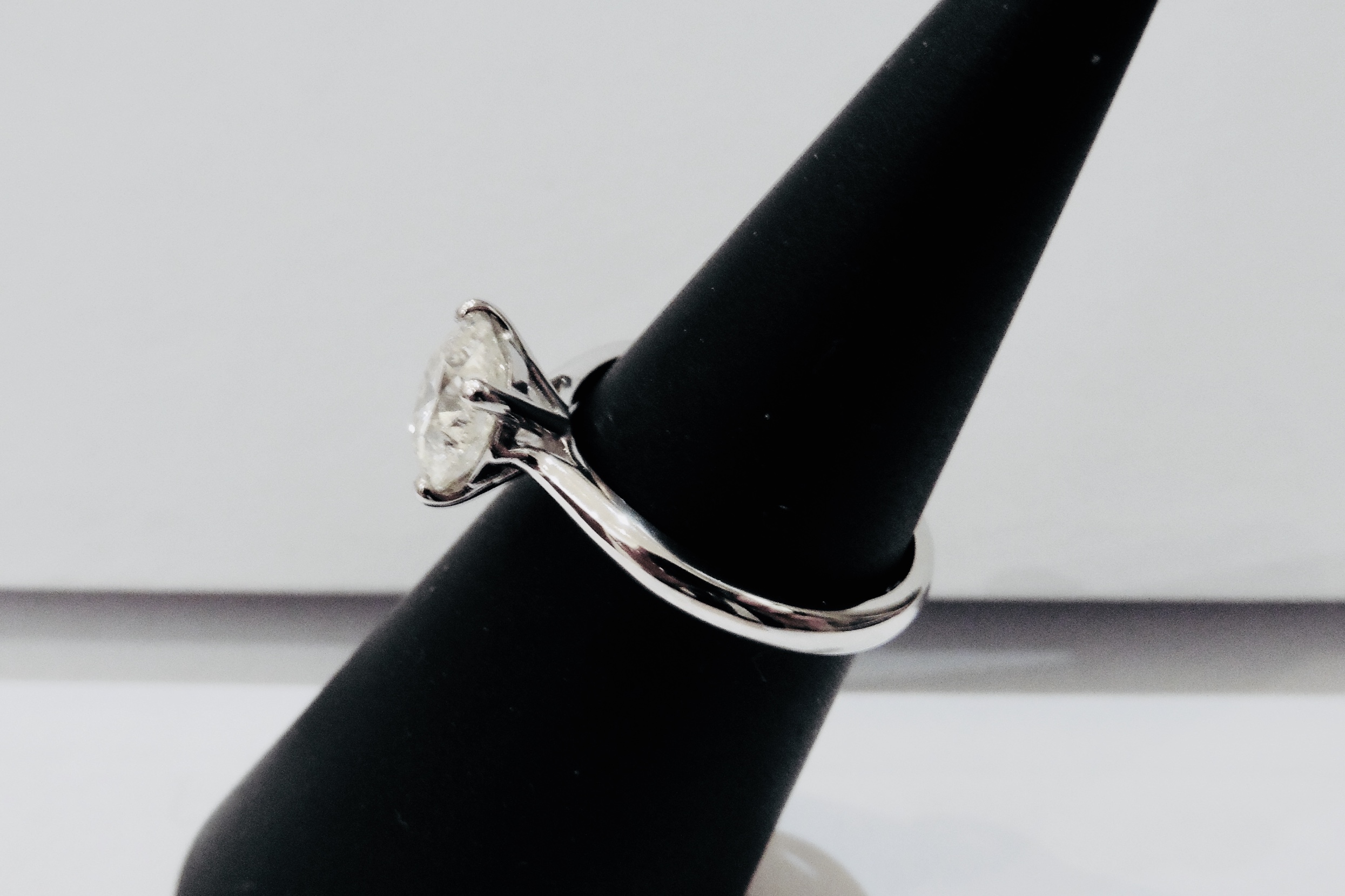 1.01Ct Pearshape Diamond Solitaire Ring, - Image 3 of 3