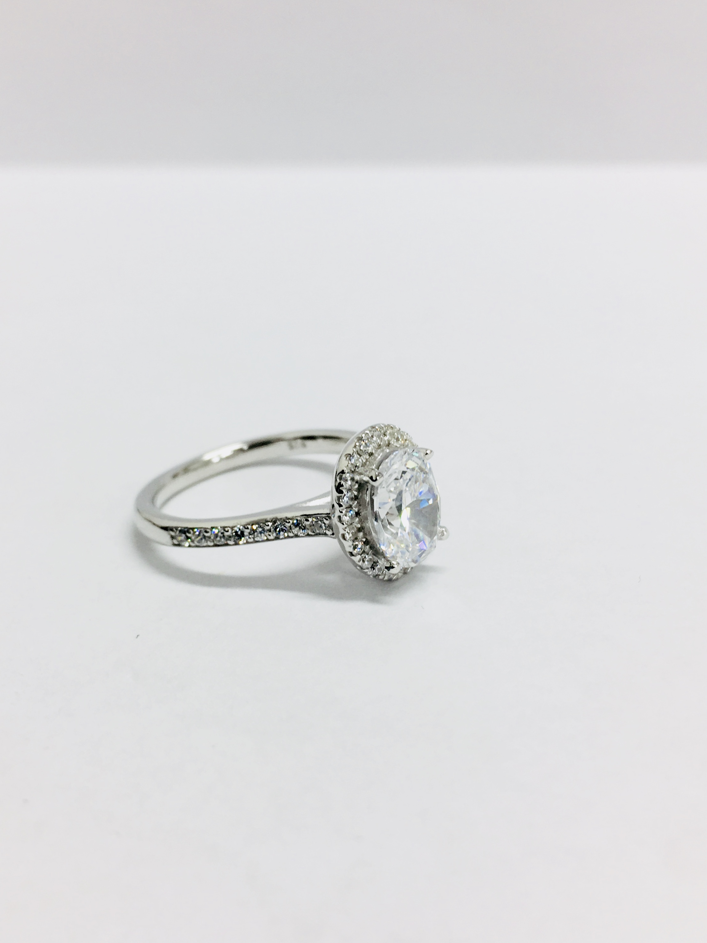 1.15Ct Diamond Set Solitaire Ring Set In Platinum. - Image 3 of 6