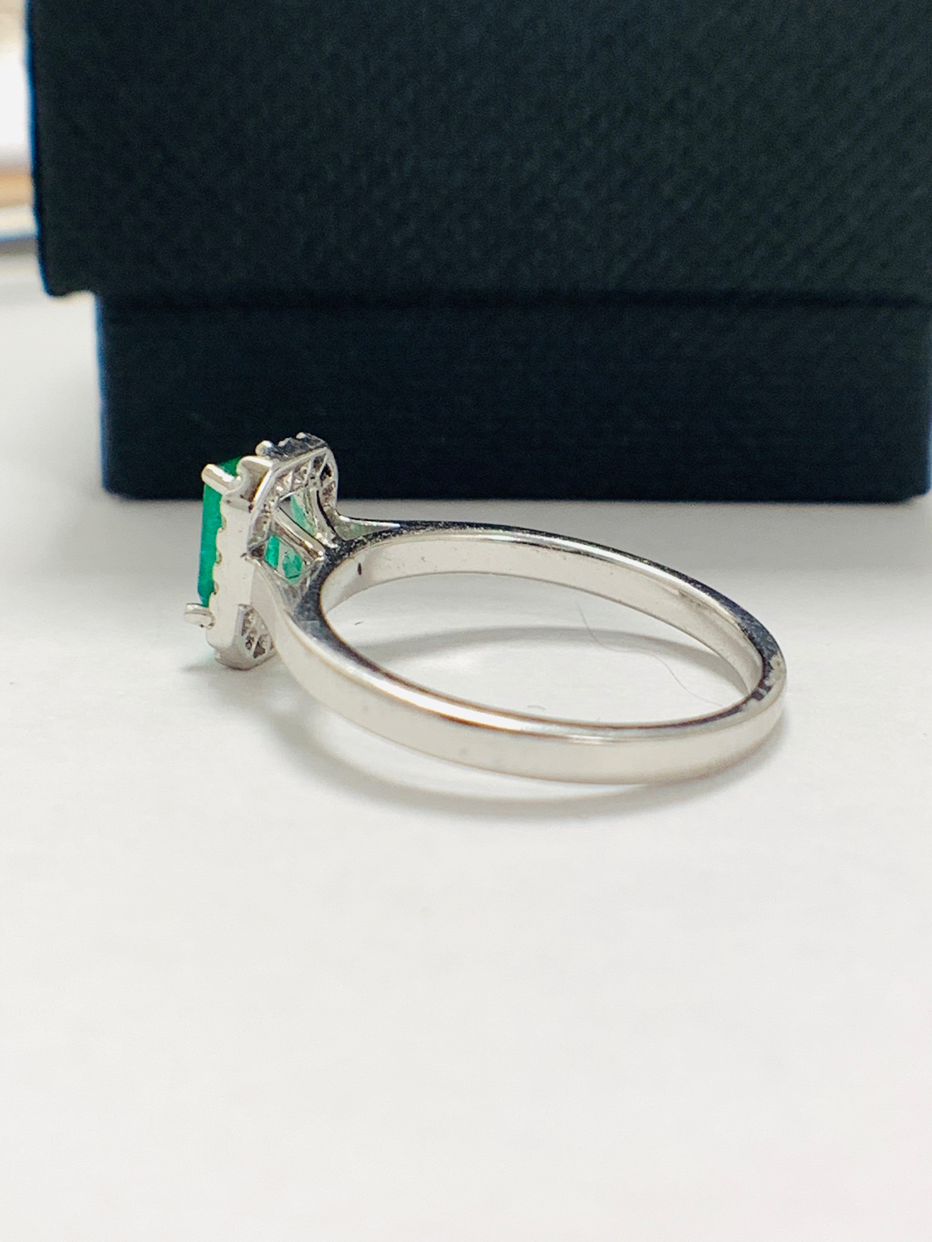 Emerald And Diamond Ring. - Image 3 of 8